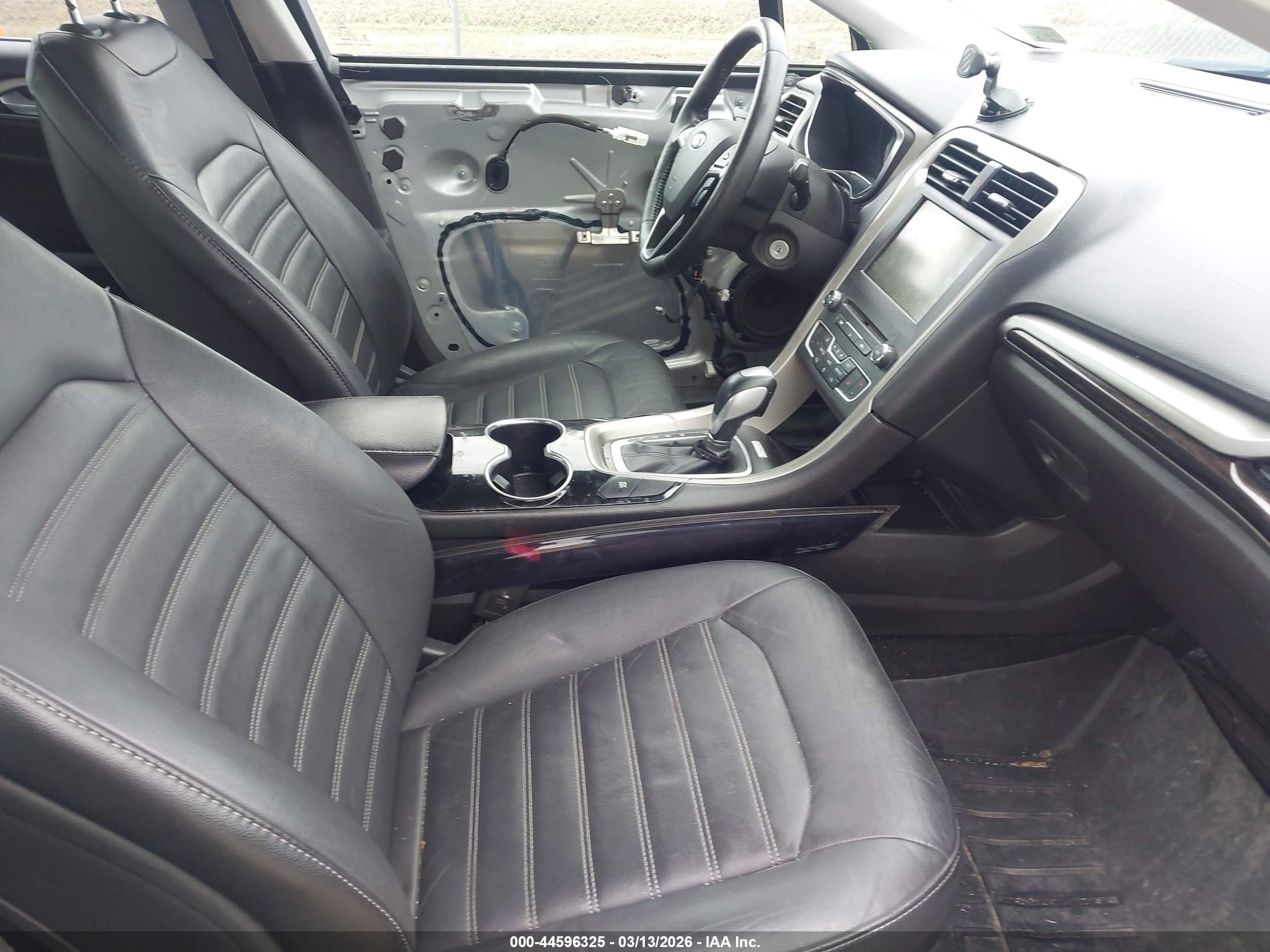 FORD FUSION image 5