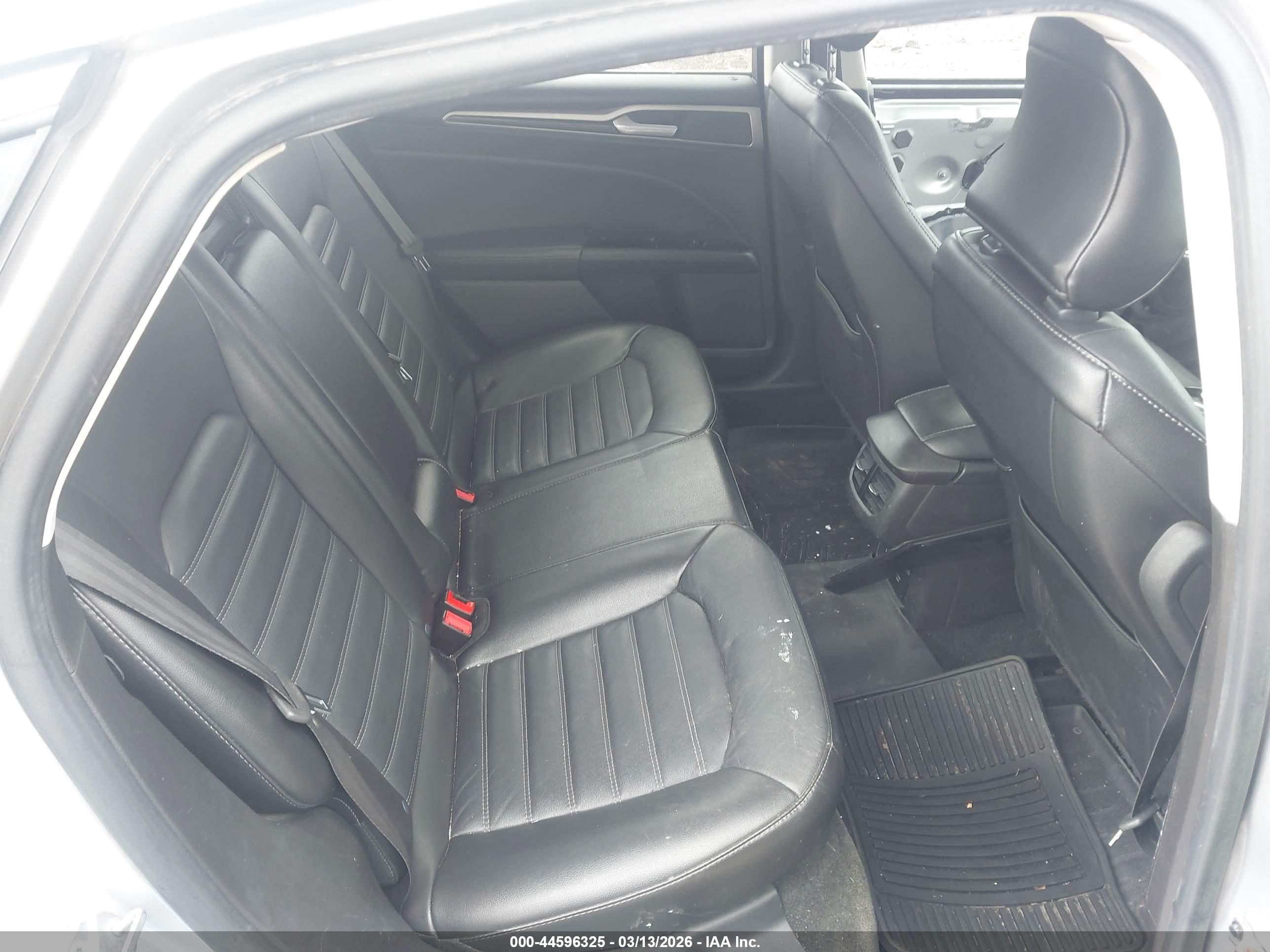 FORD FUSION image 8