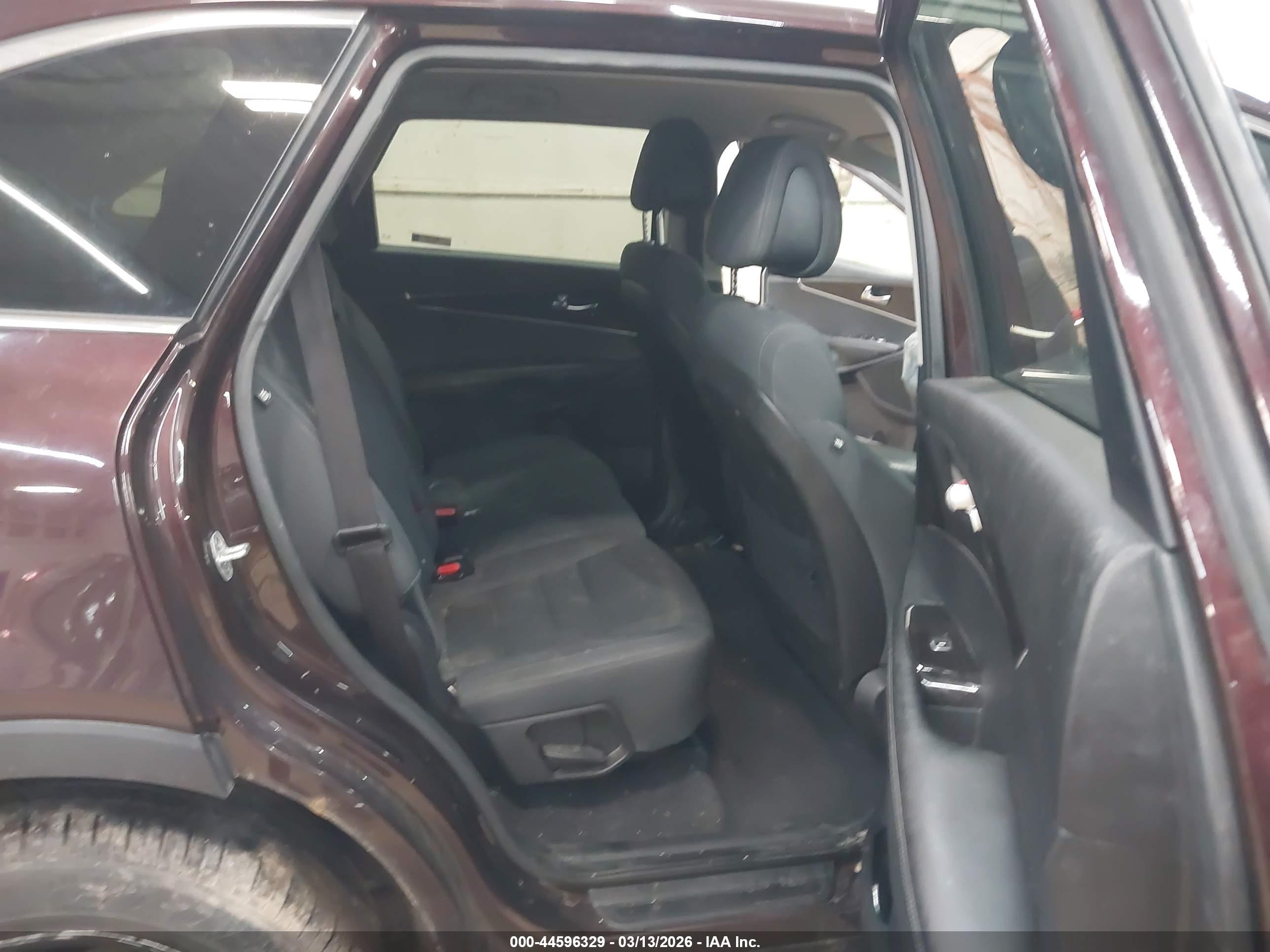 KIA SORENTO image 8