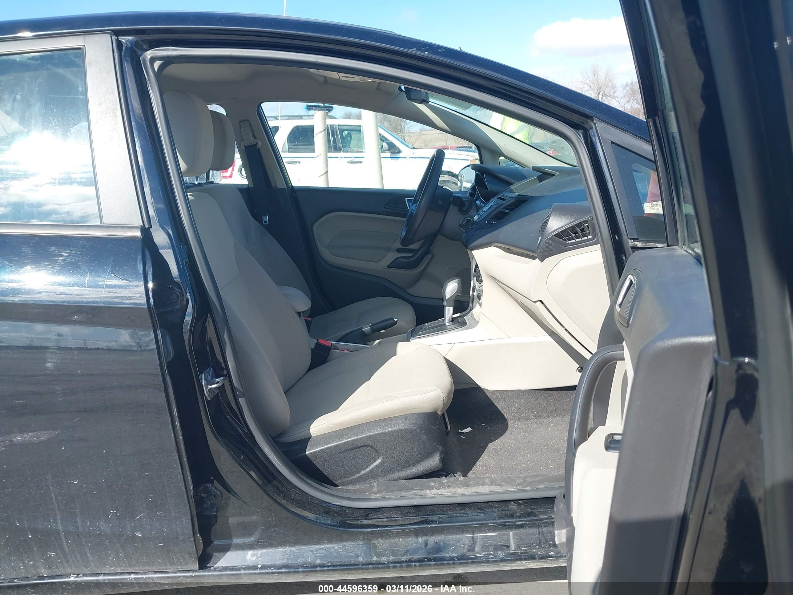 FORD FIESTA image 5