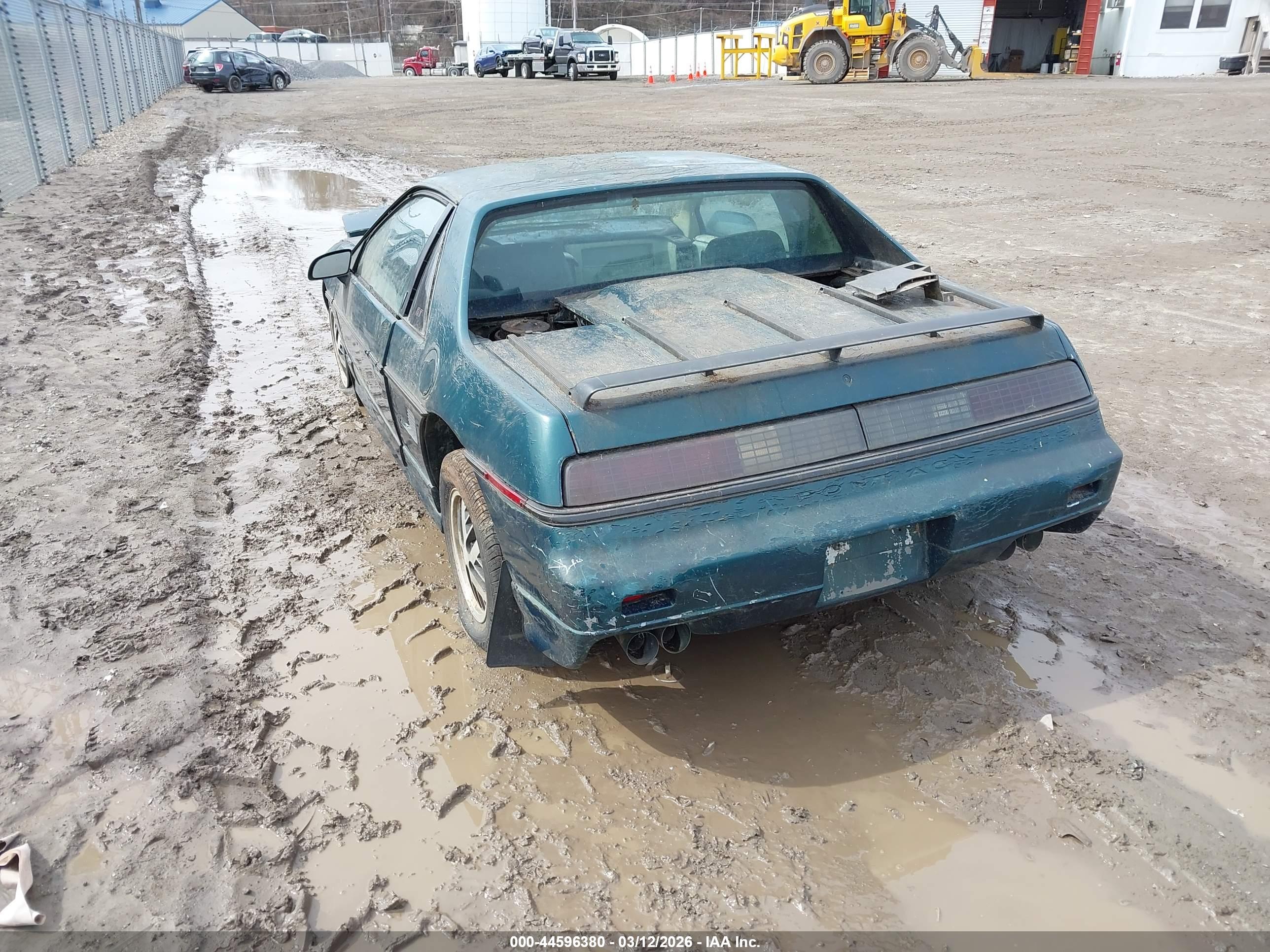 PONTIAC FIERO image 3