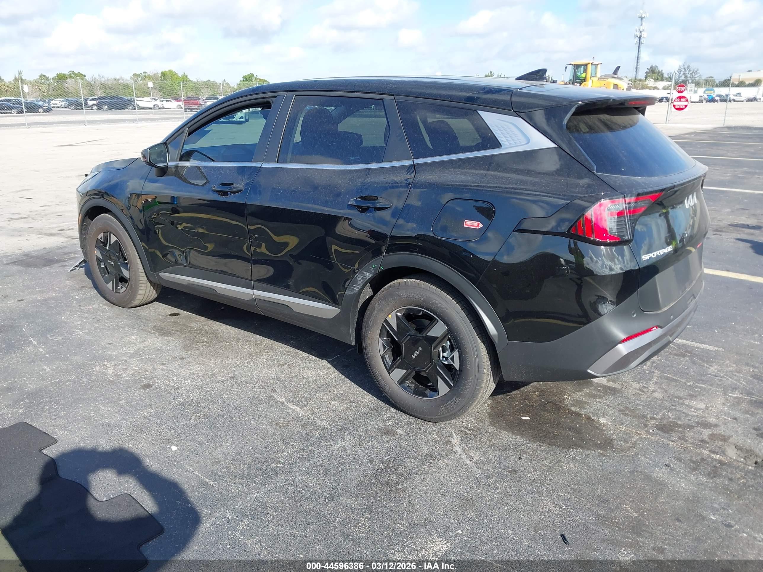 KIA SPORTAGE image 3