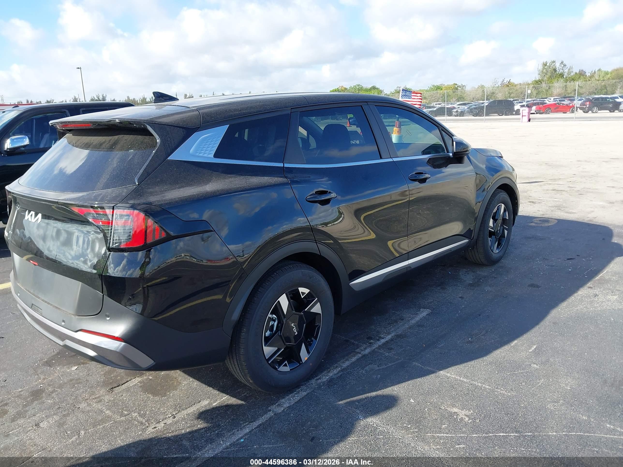 KIA SPORTAGE image 4