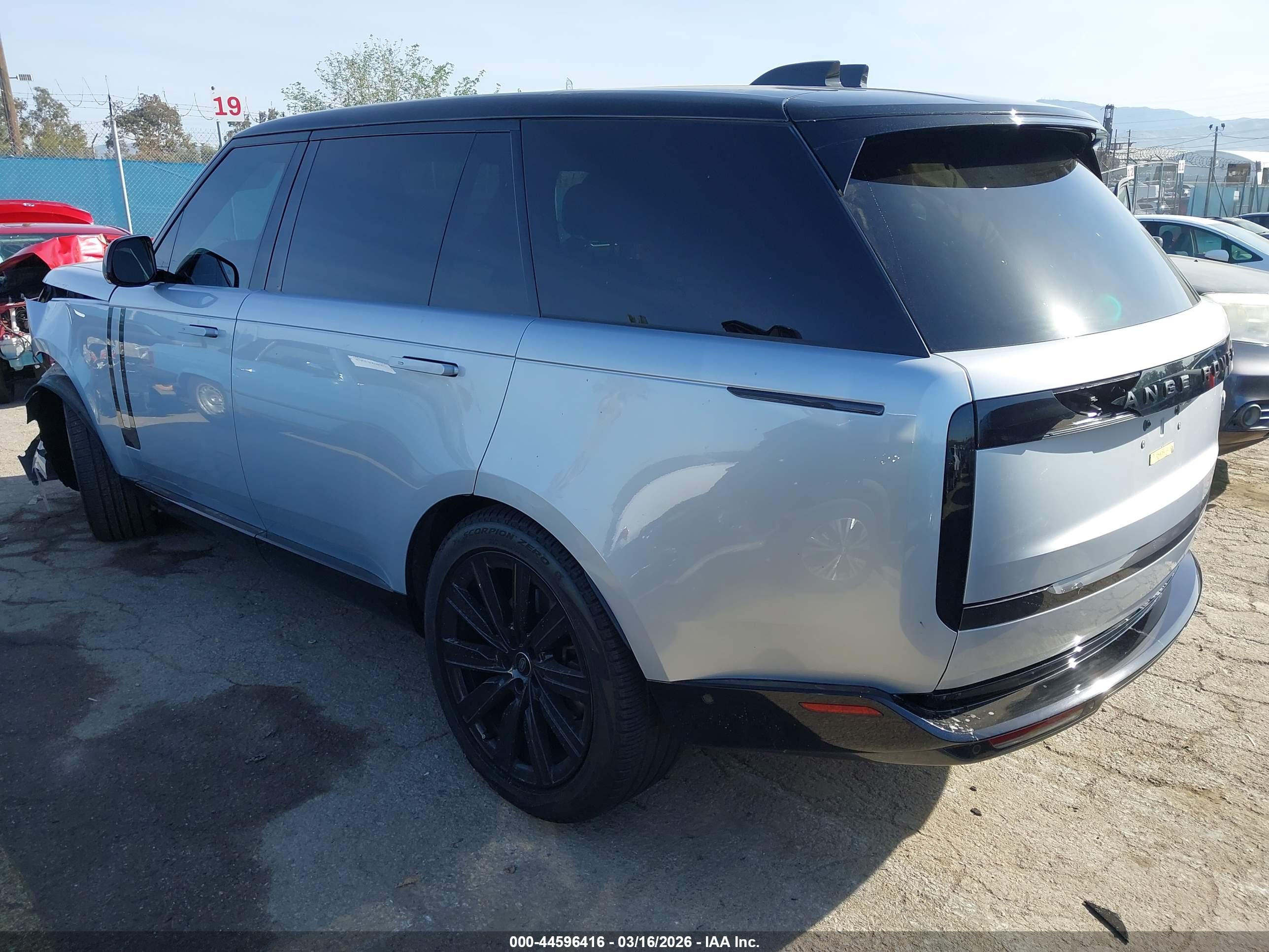 LAND ROVER image 3
