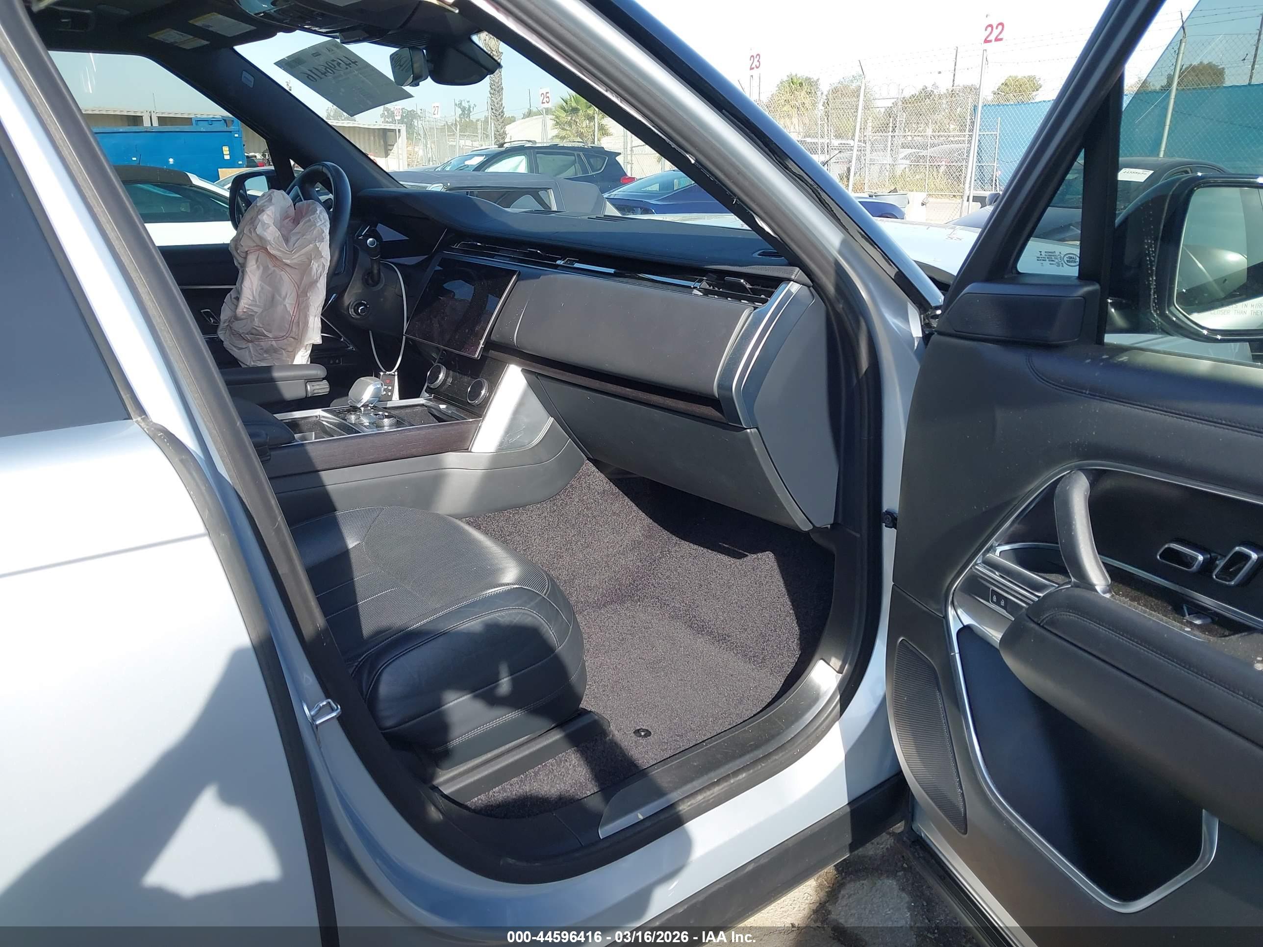 LAND ROVER image 5