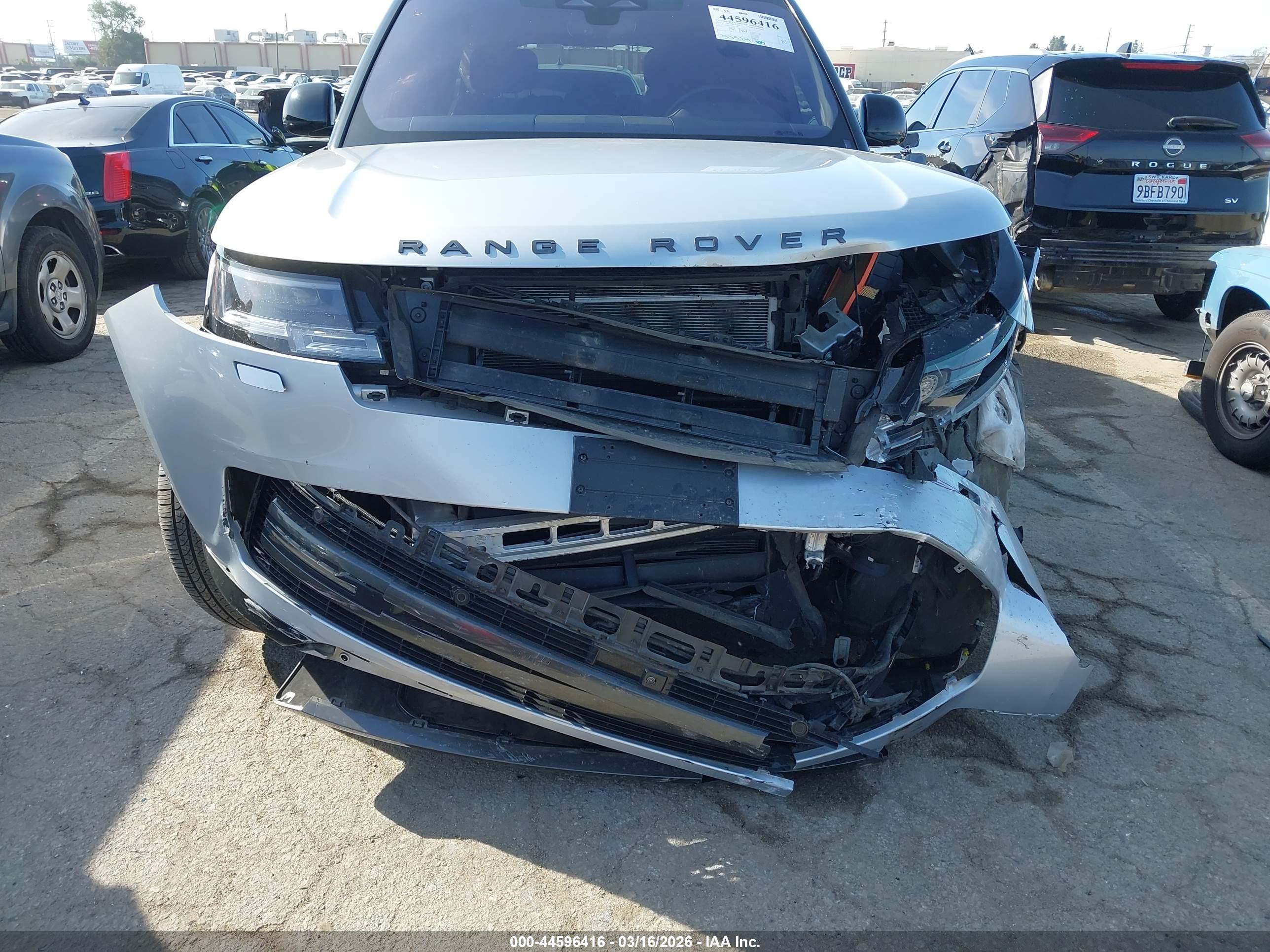 LAND ROVER image 6