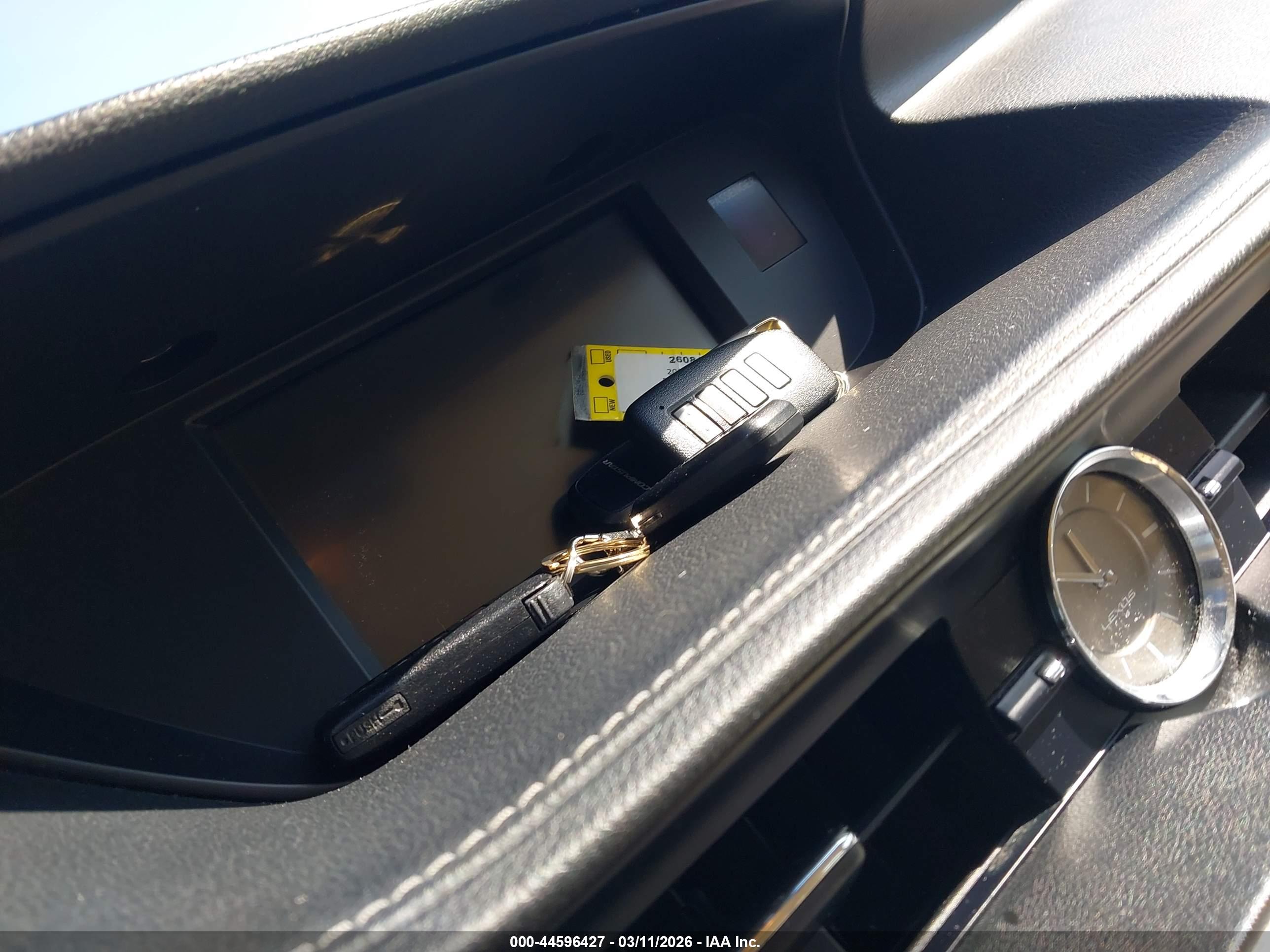LEXUS ES image 11