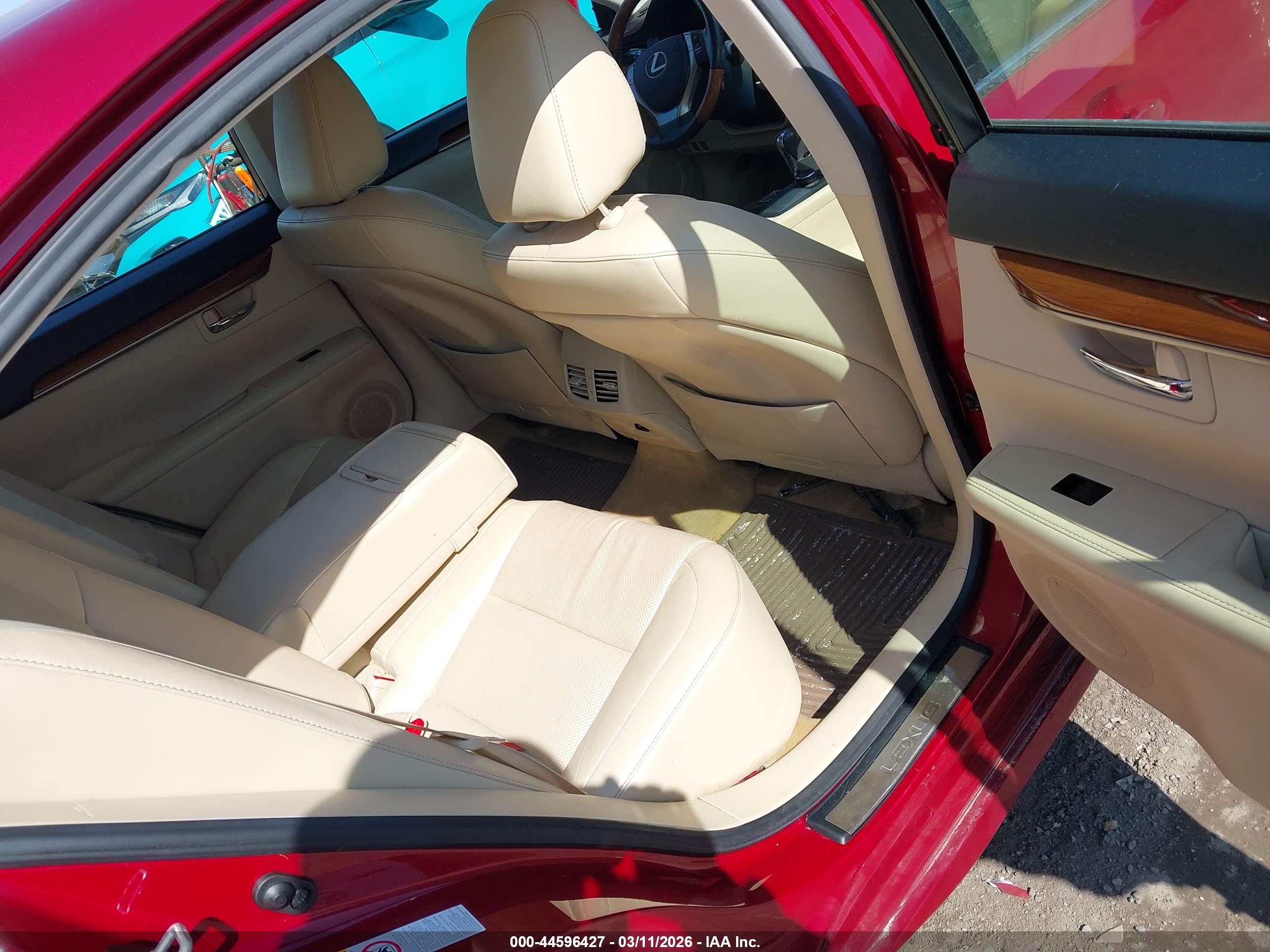 LEXUS ES image 8