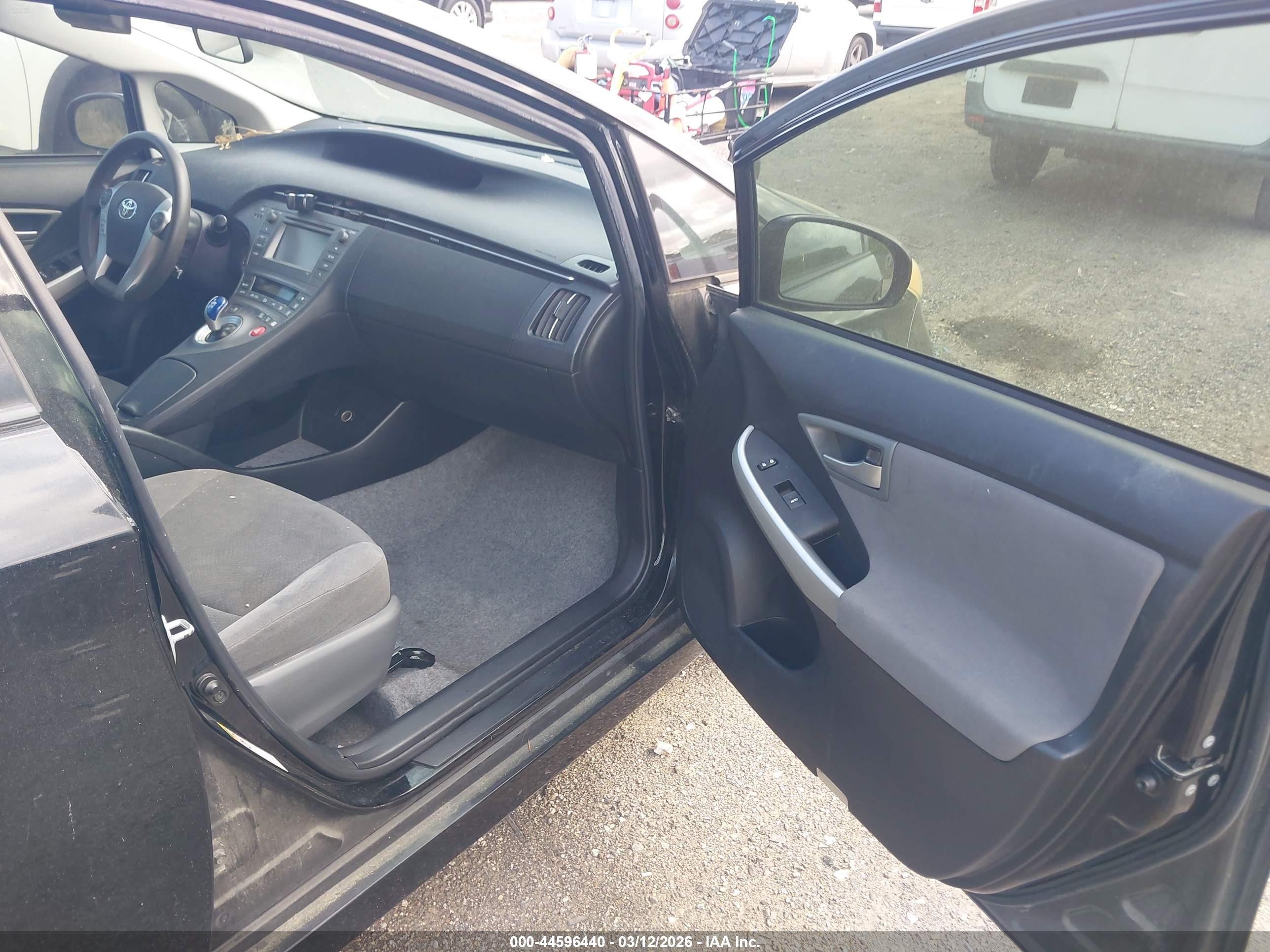 TOYOTA PRIUS image 5