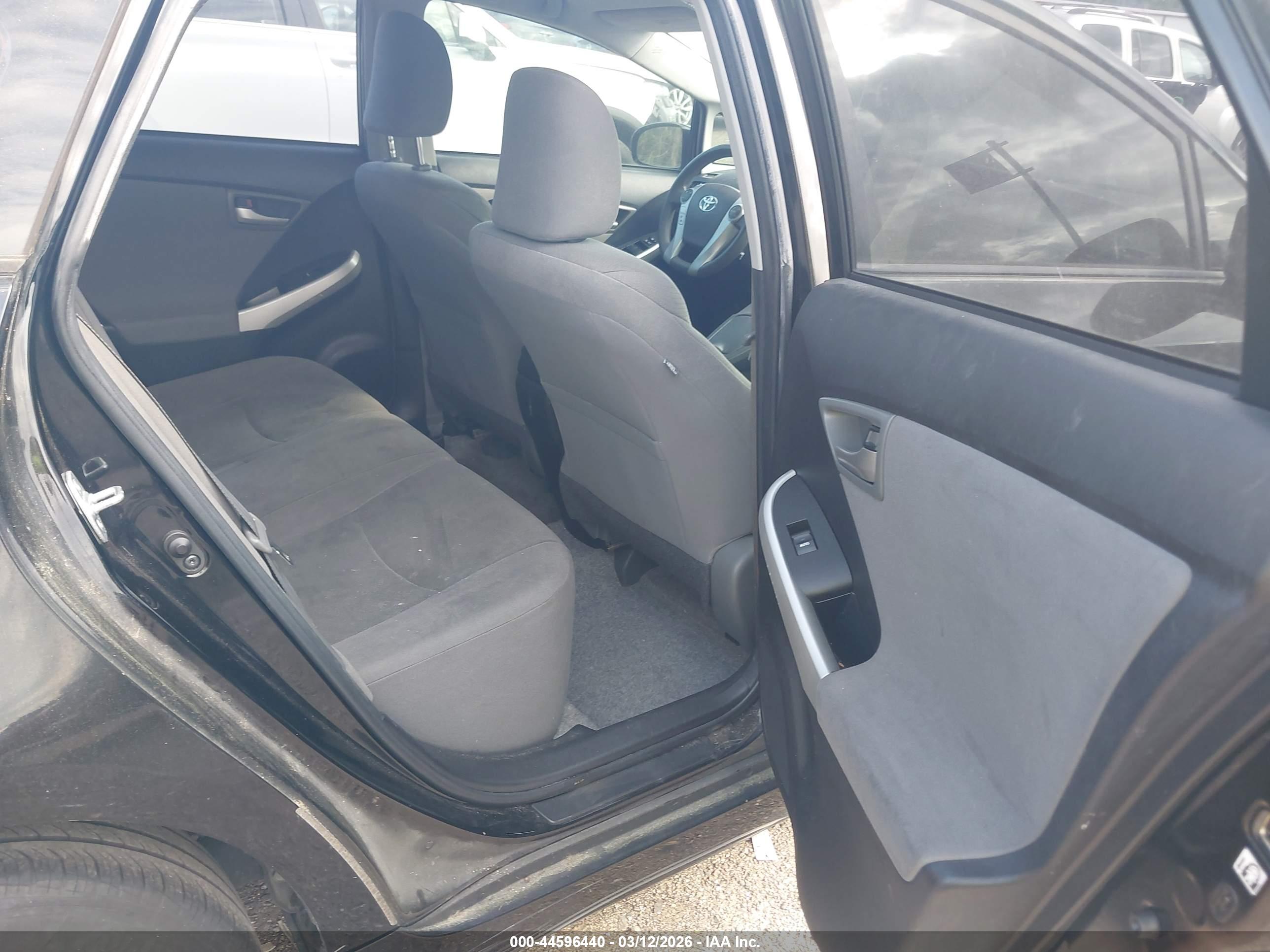 TOYOTA PRIUS image 8