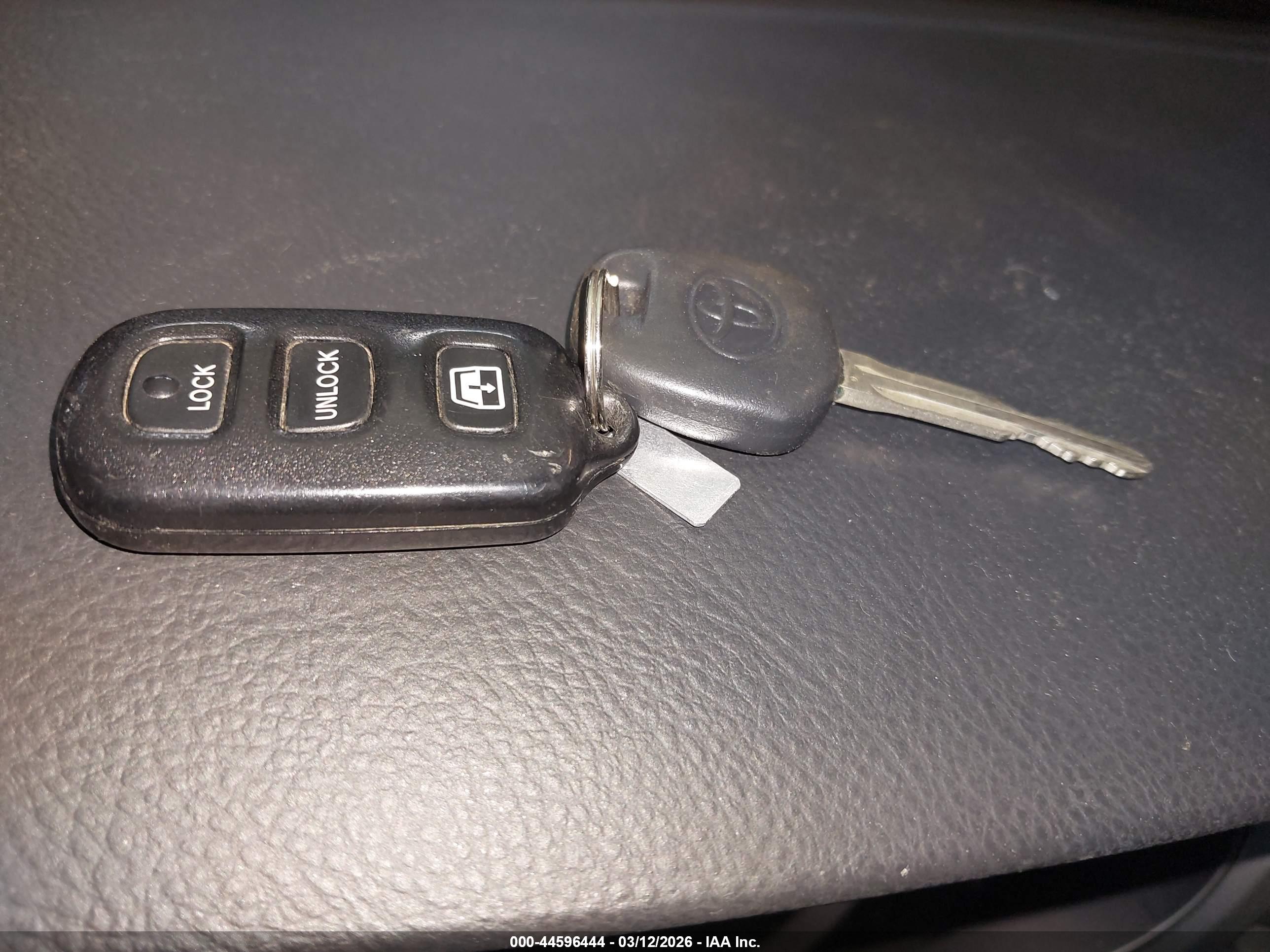 TOYOTA 4RUNNER image 11