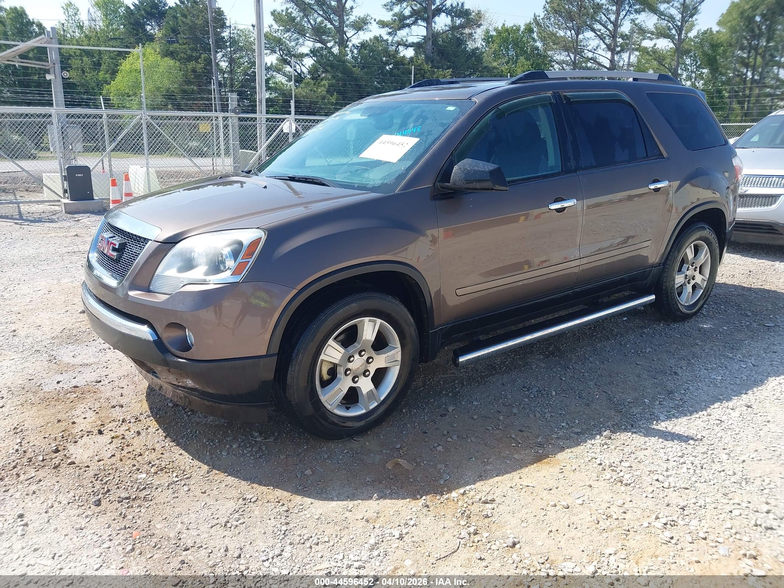 GMC ACADIA image 2