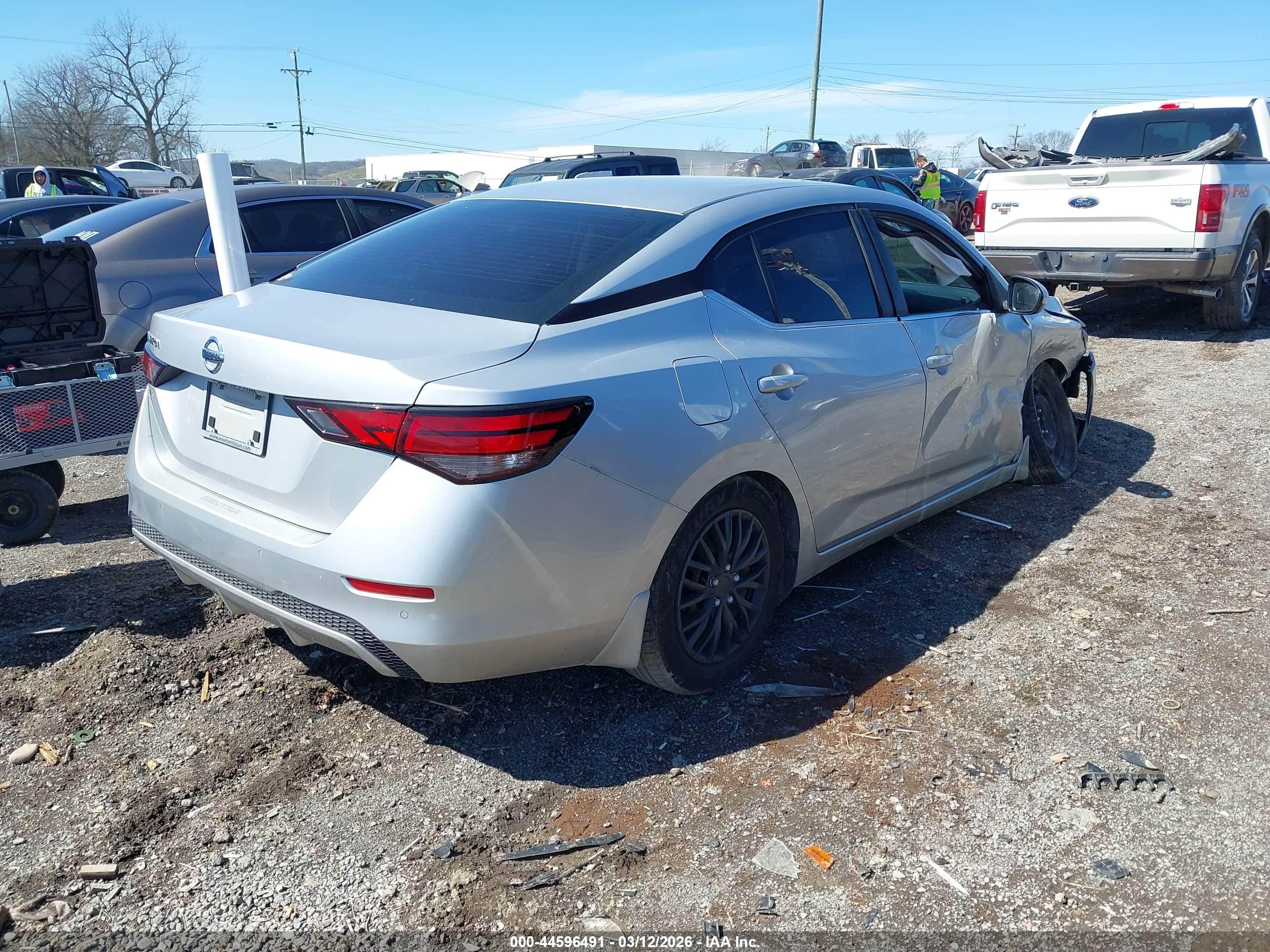 NISSAN SENTRA image 4