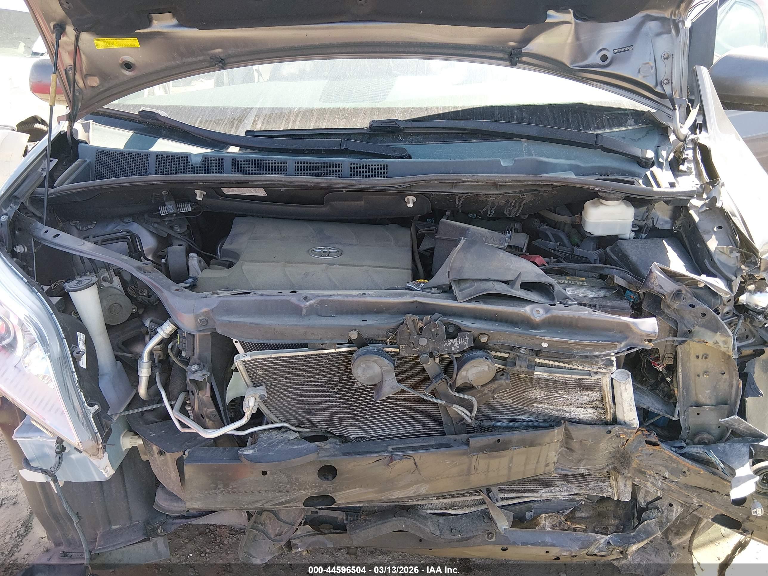 TOYOTA SIENNA image 10