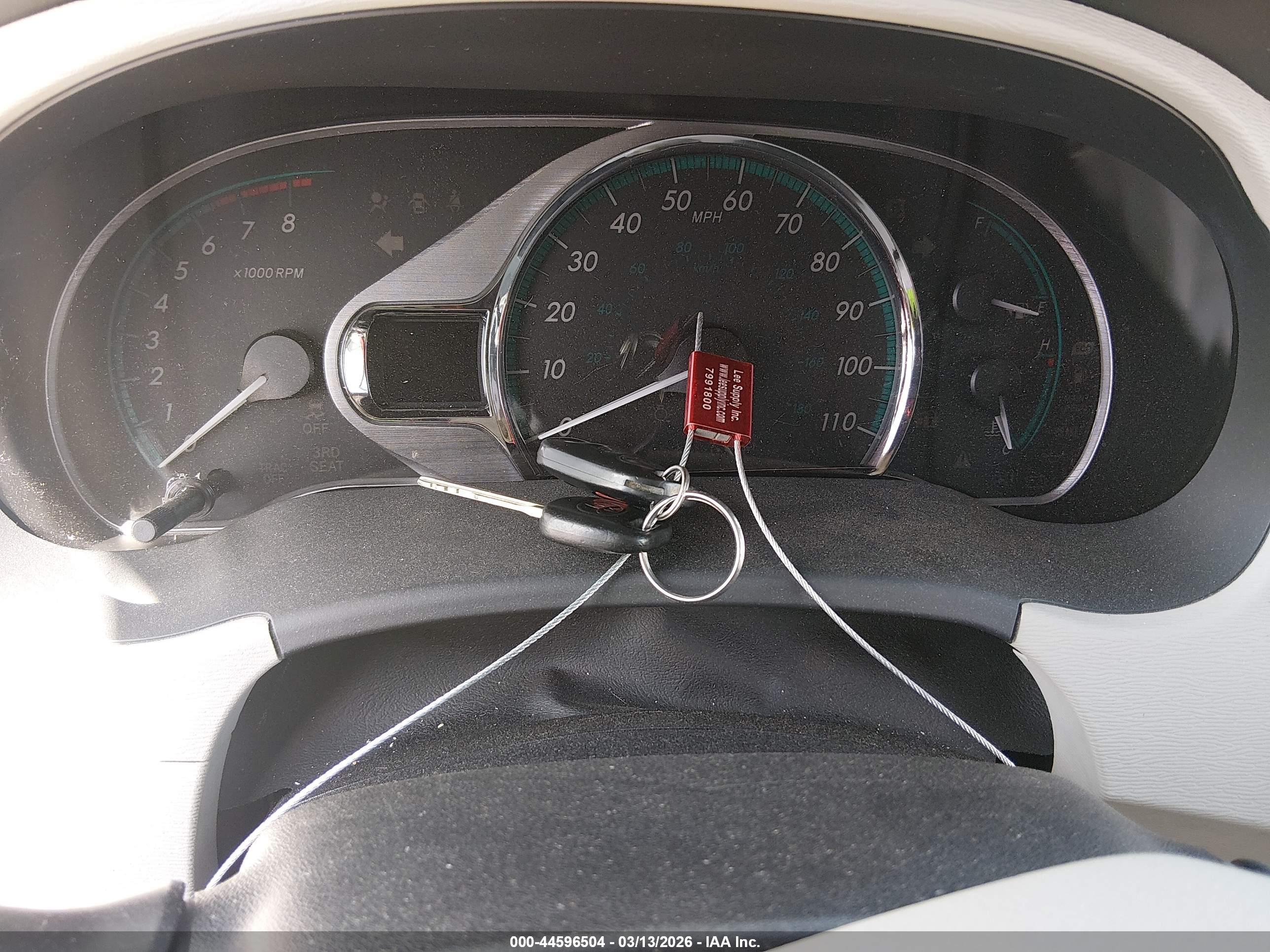 TOYOTA SIENNA image 11