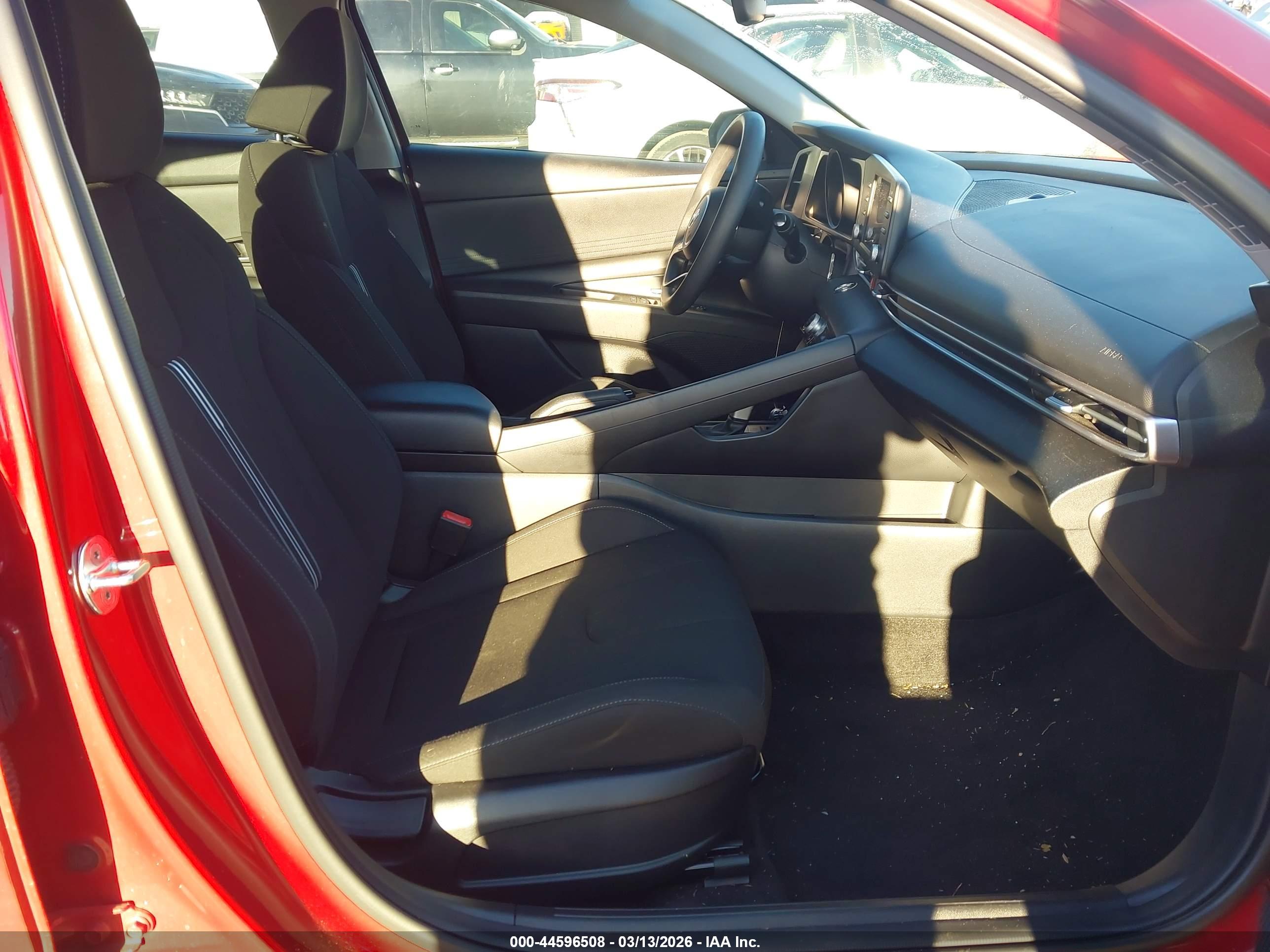 HYUNDAI ELANTRA image 5