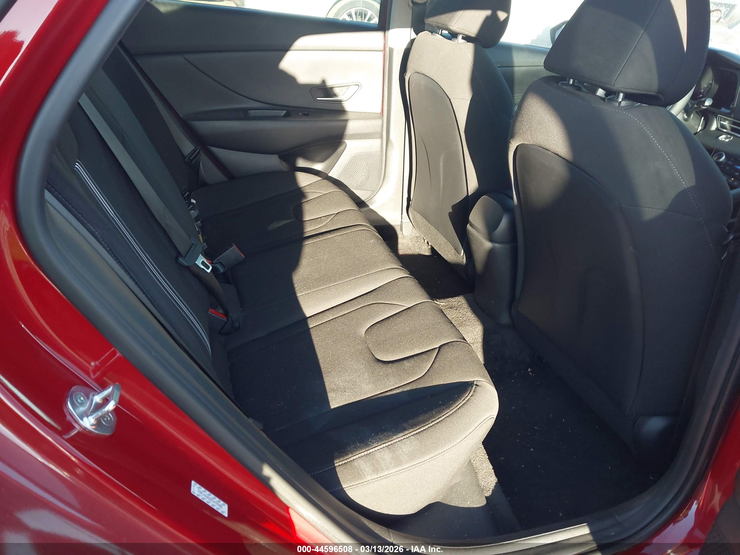 HYUNDAI ELANTRA image 8