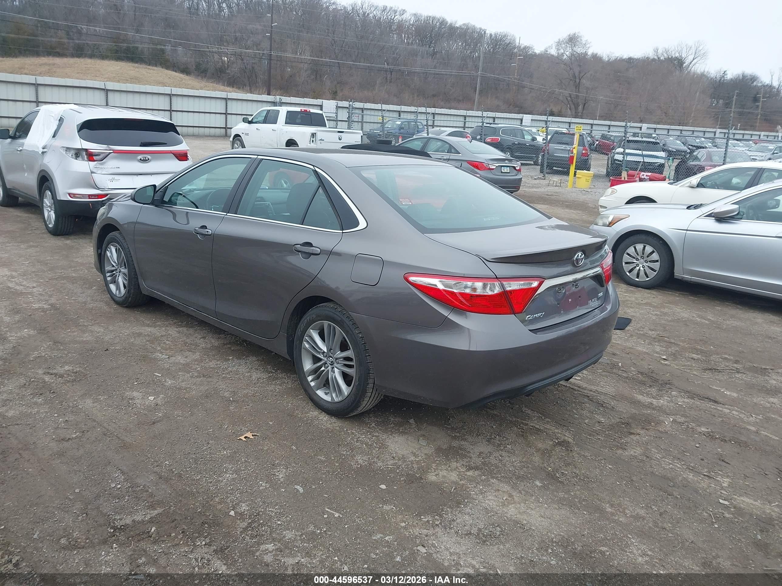 TOYOTA CAMRY image 3