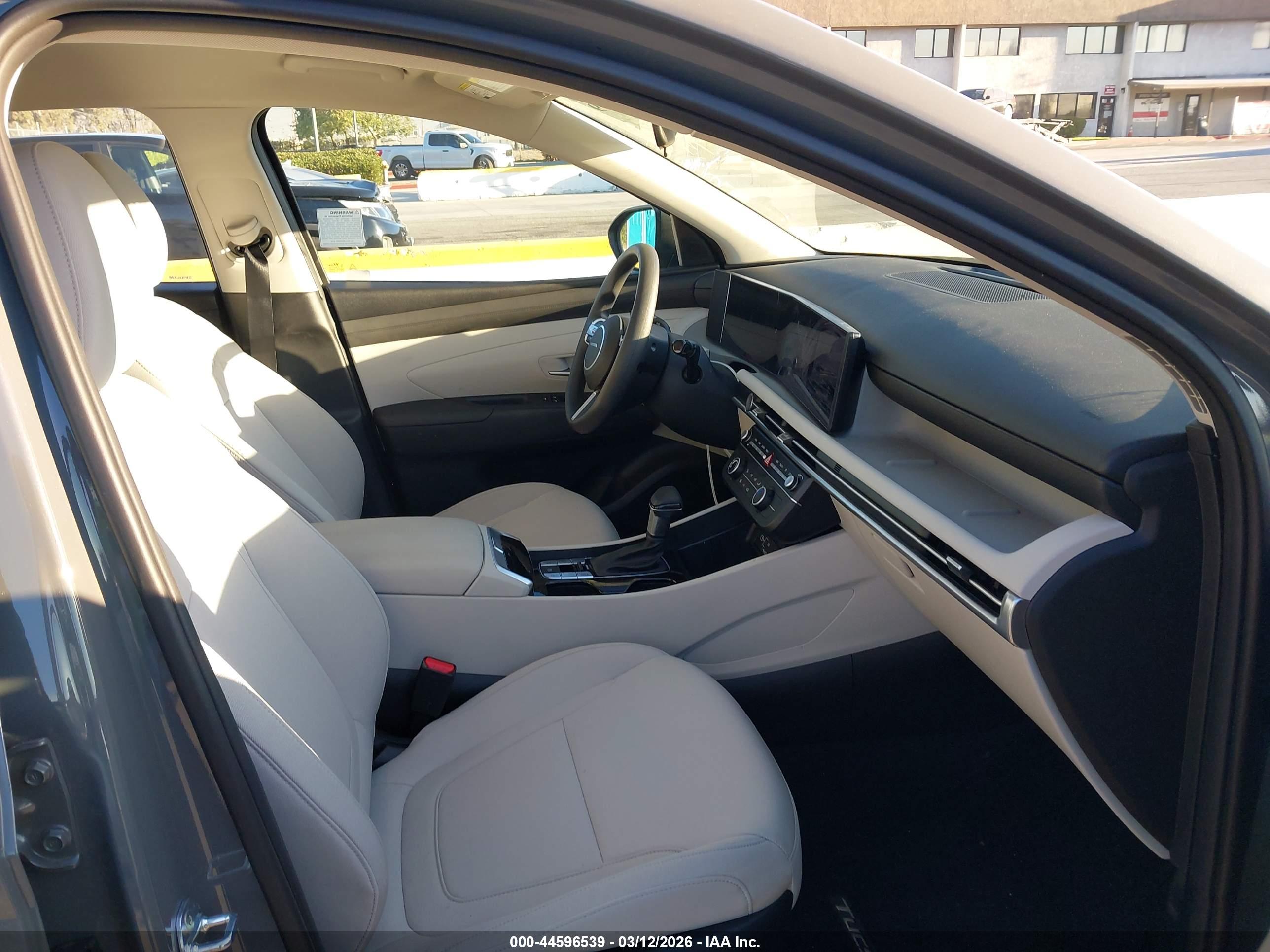 HYUNDAI TUCSON image 5