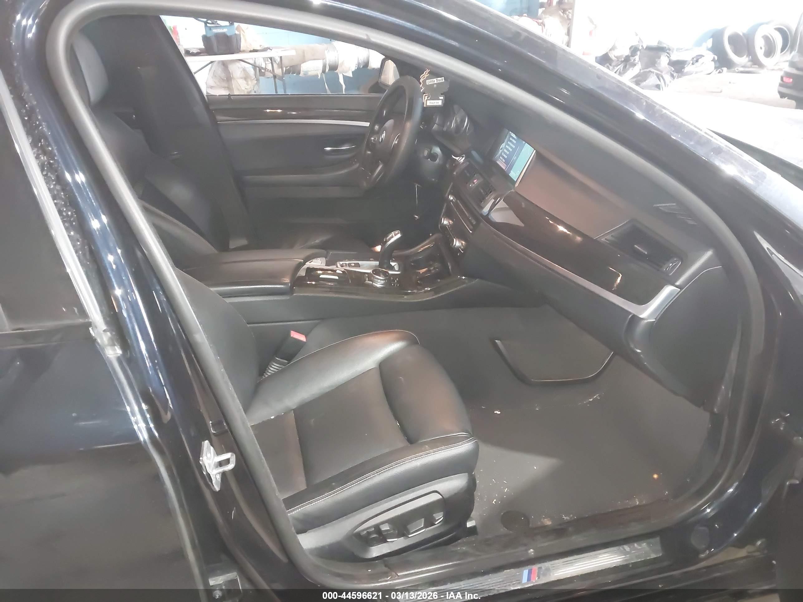 BMW 550I image 5
