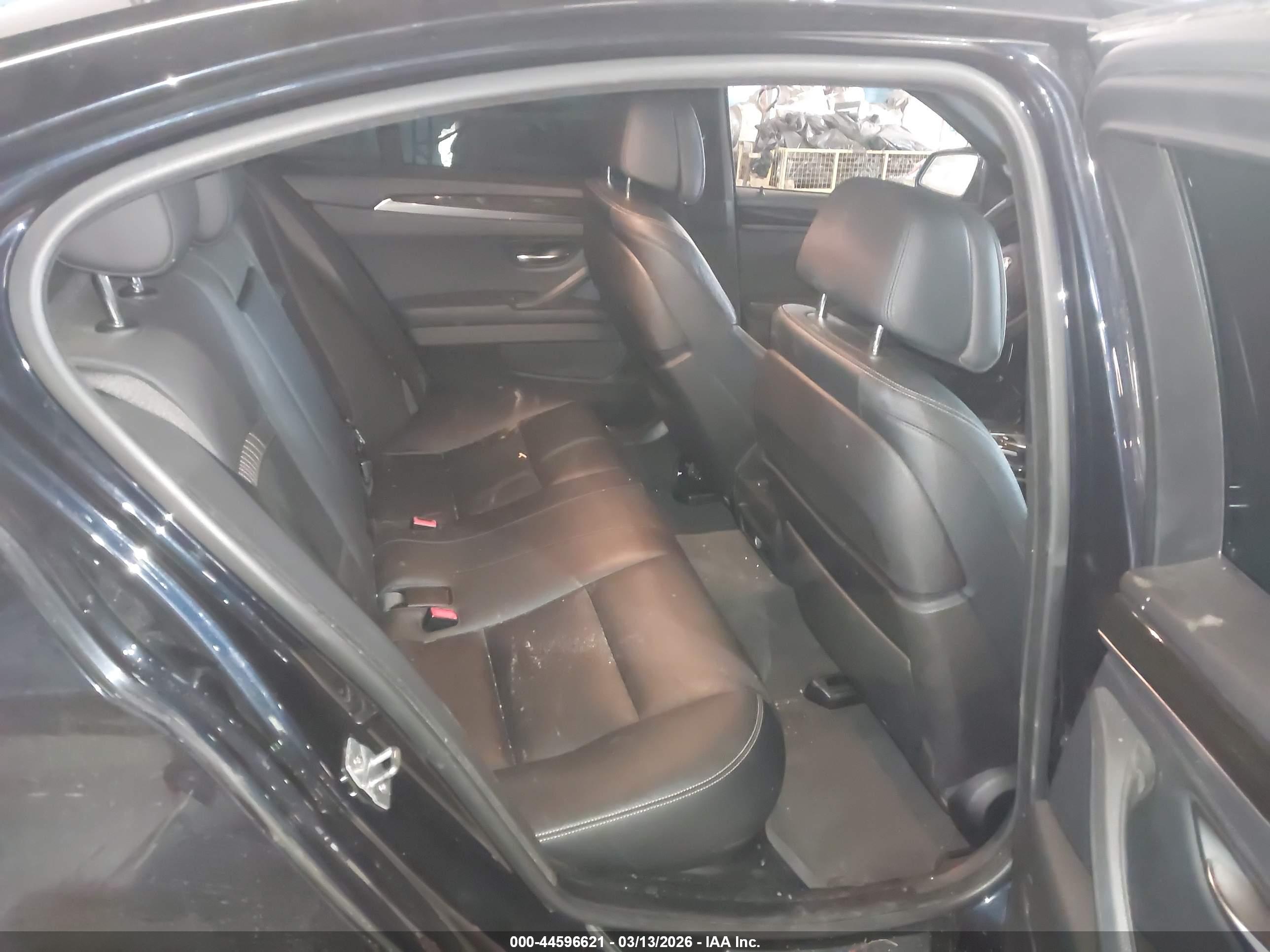 BMW 550I image 8