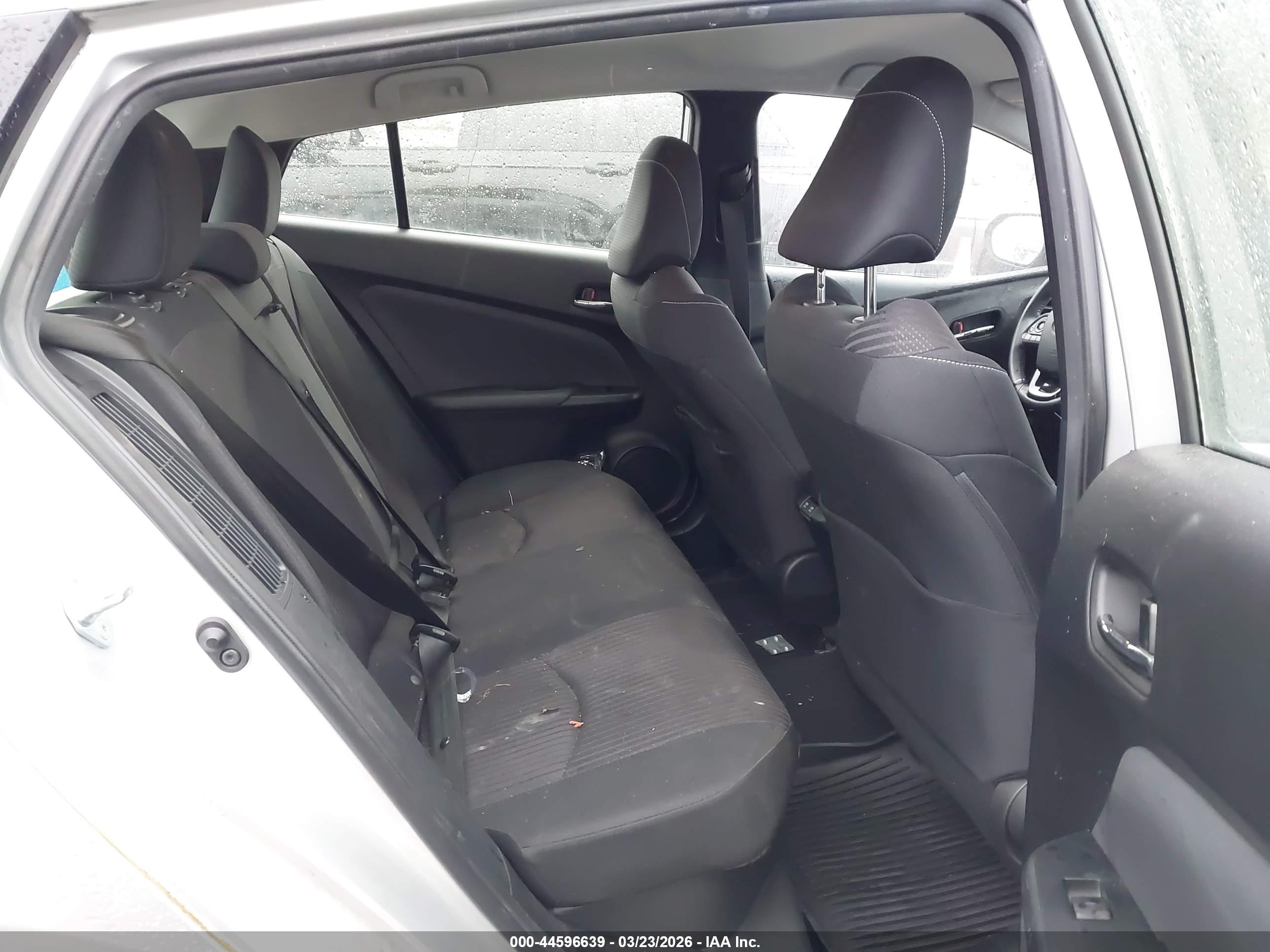 TOYOTA PRIUS image 8