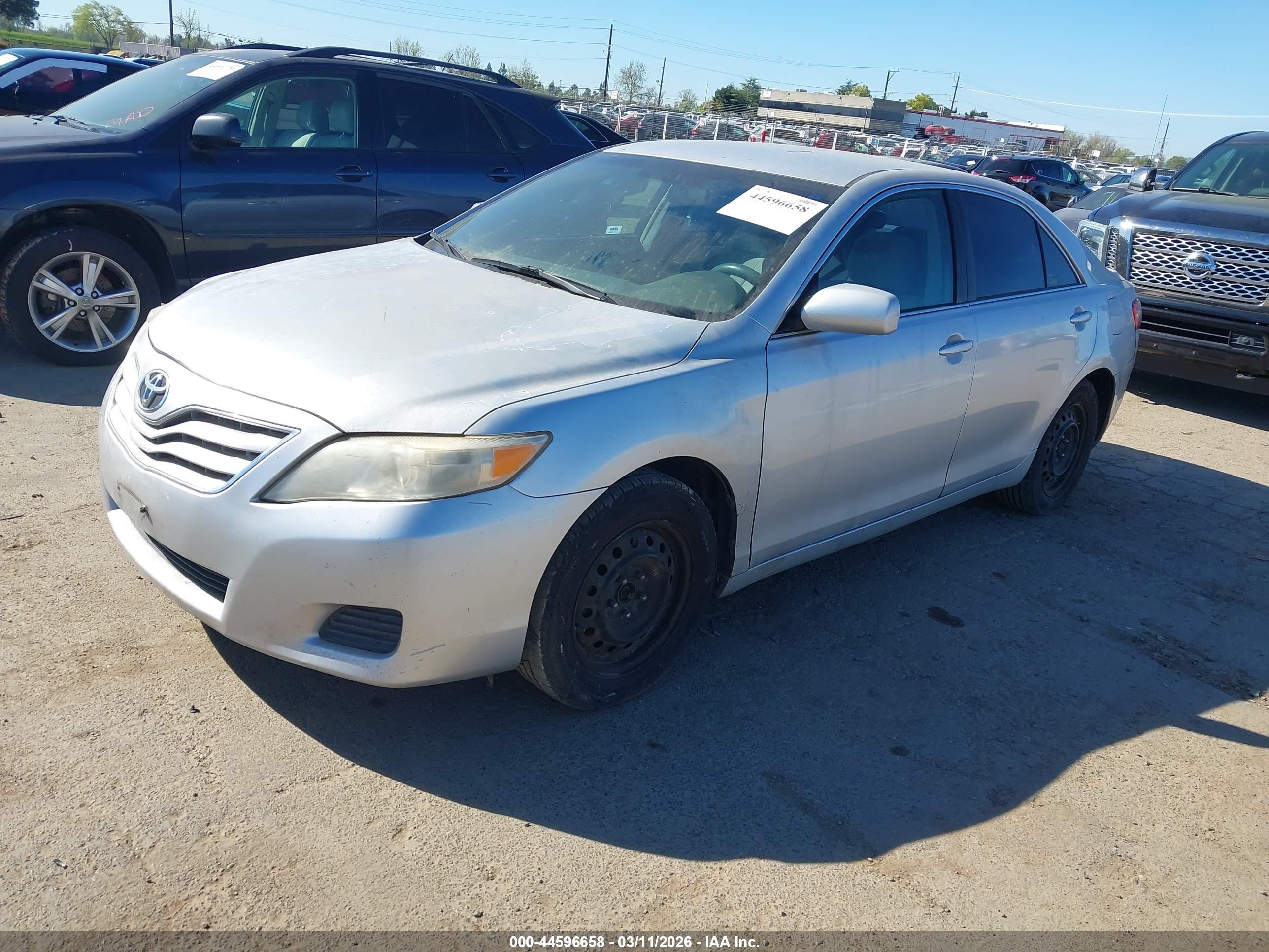 TOYOTA CAMRY image 2