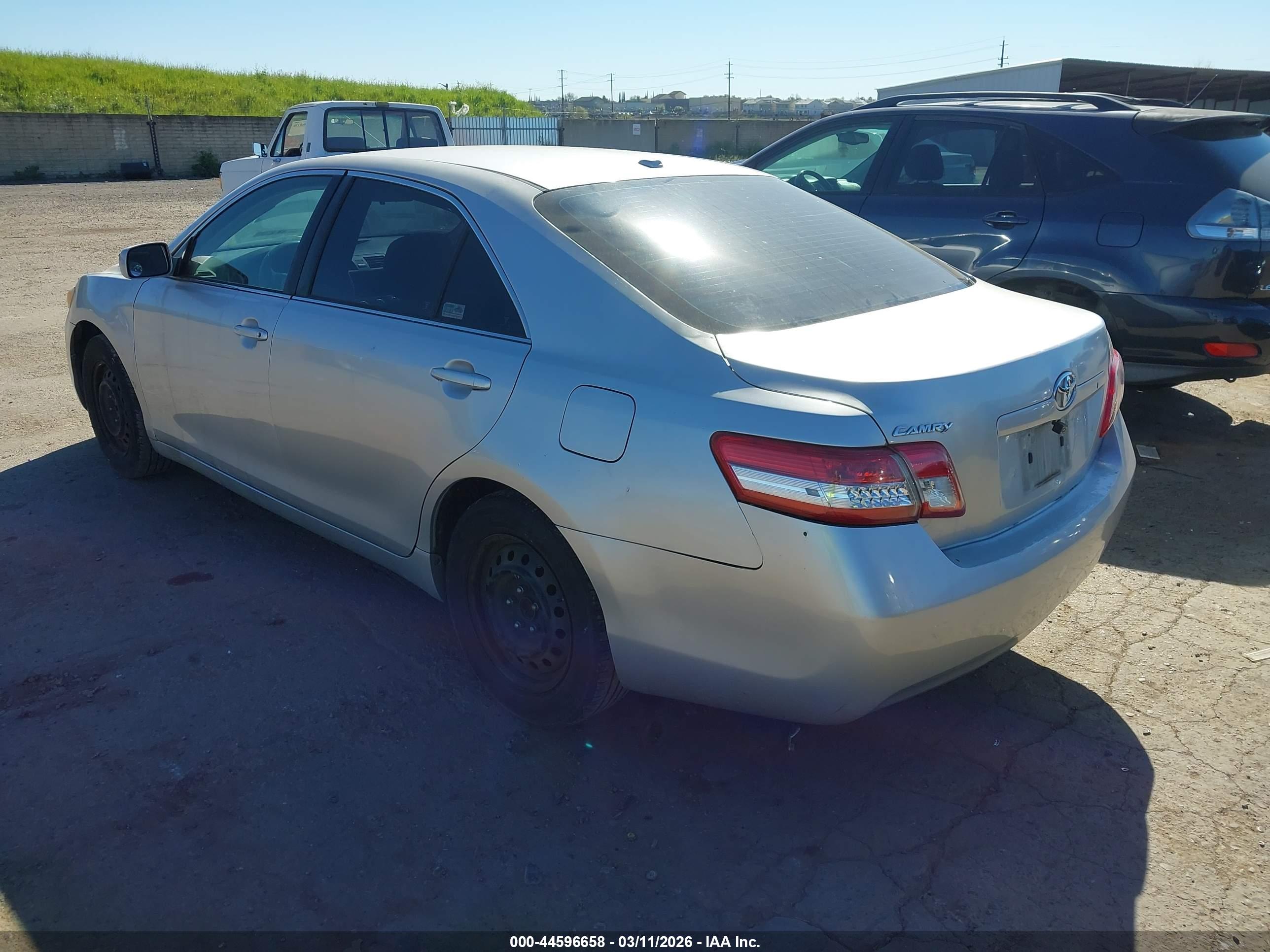 TOYOTA CAMRY image 3