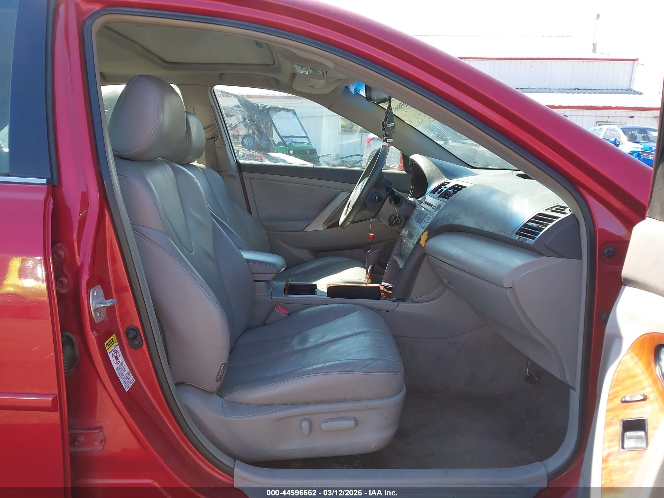 TOYOTA CAMRY image 5
