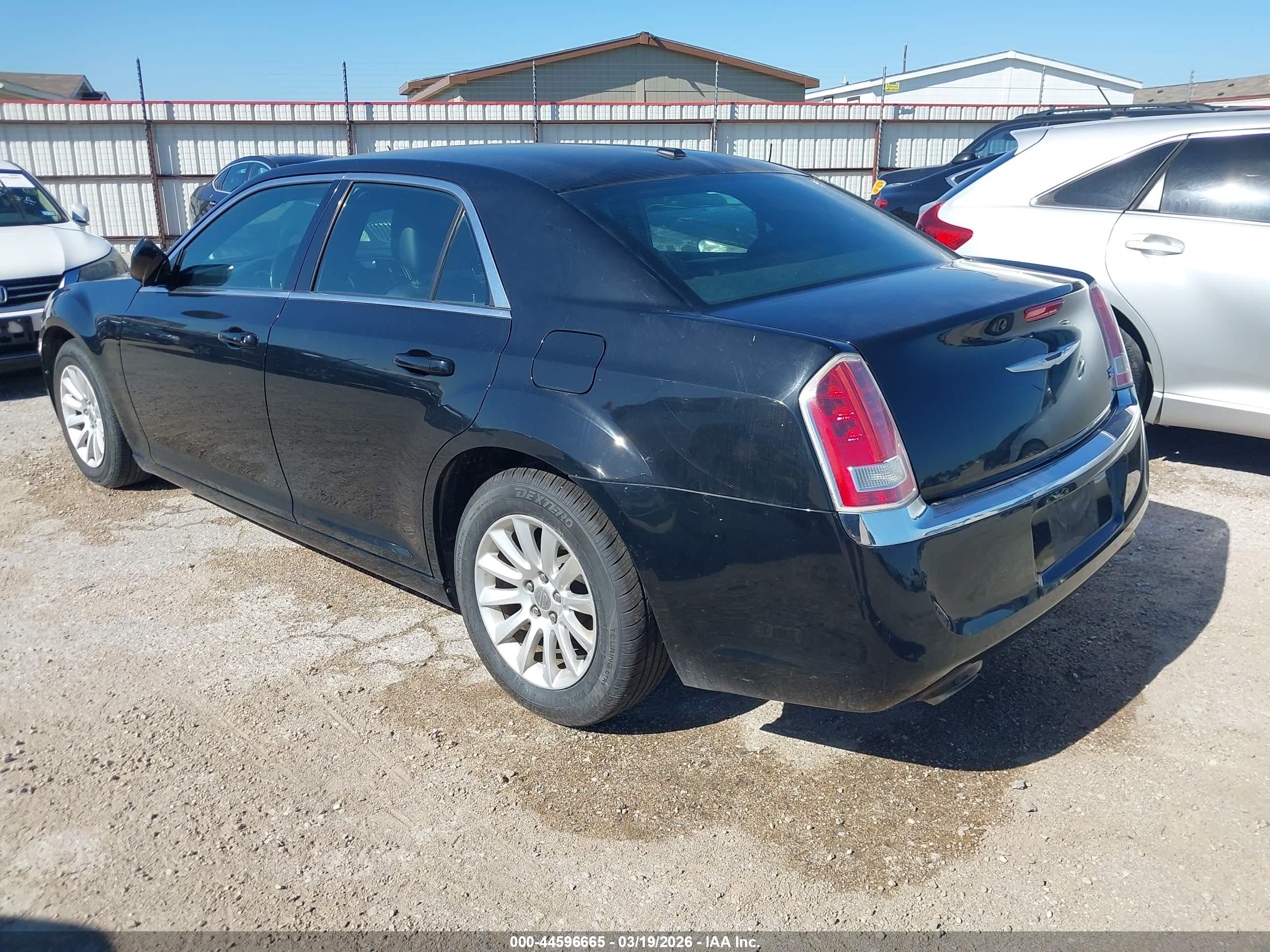 CHRYSLER 300 image 3