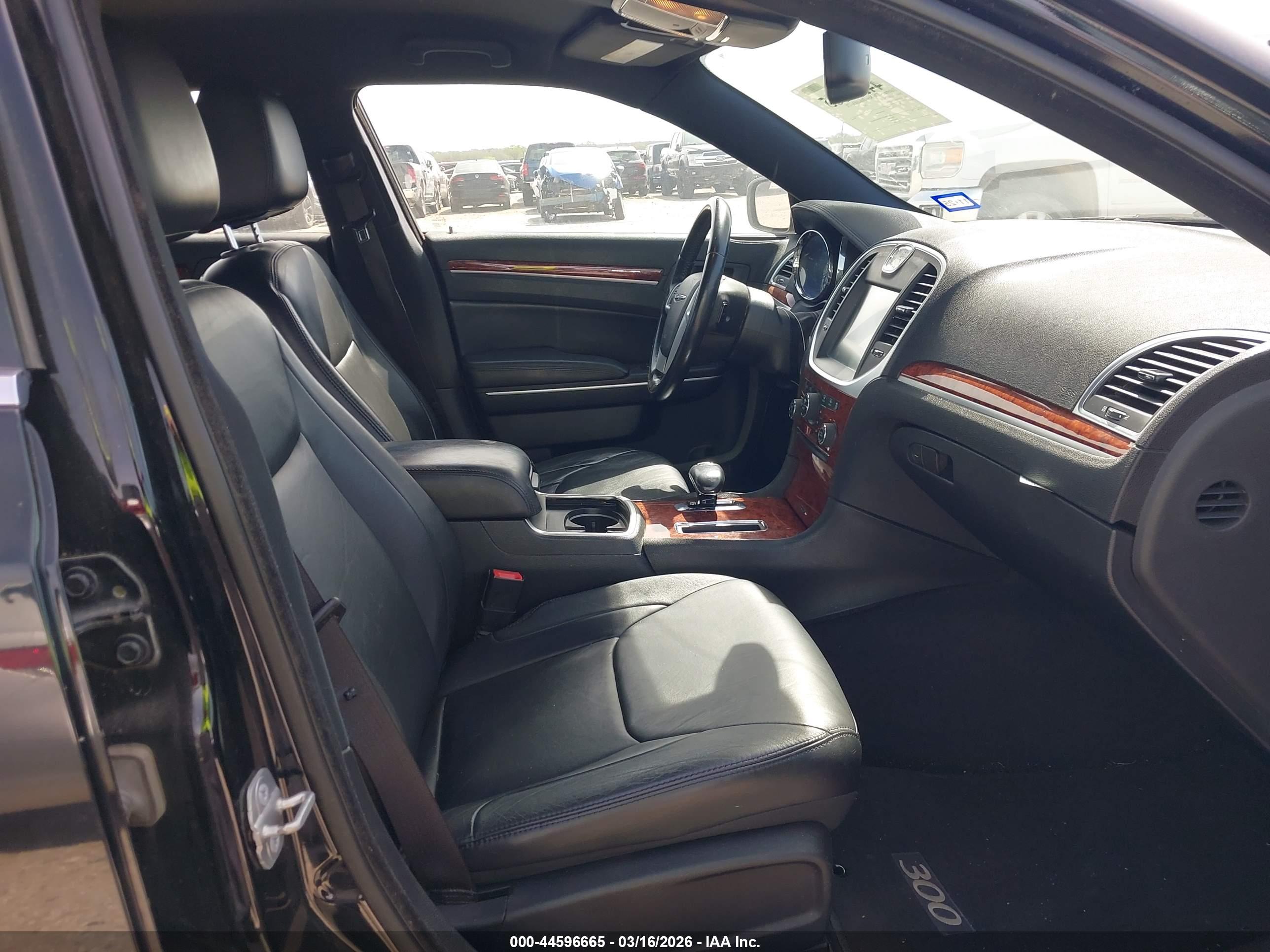 CHRYSLER 300 image 5