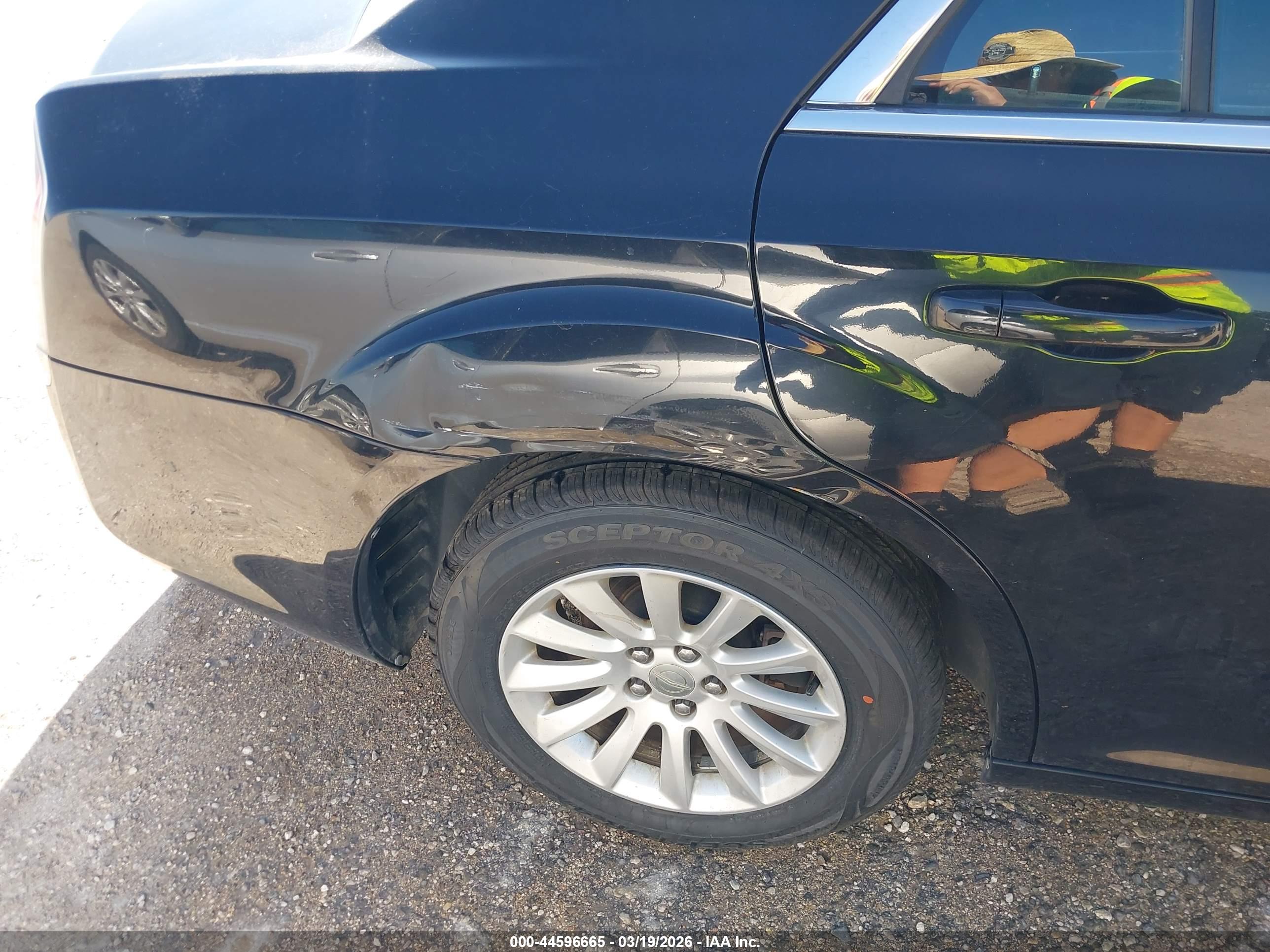 CHRYSLER 300 image 6