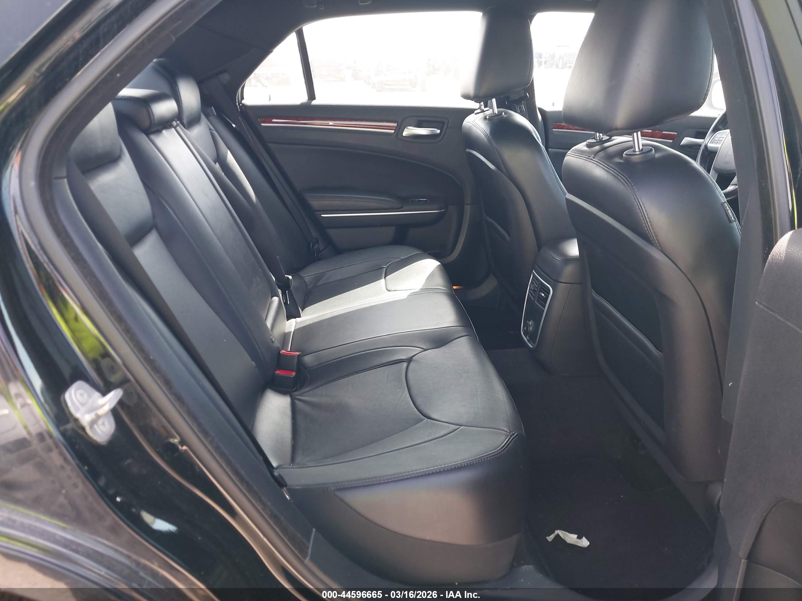 CHRYSLER 300 image 8