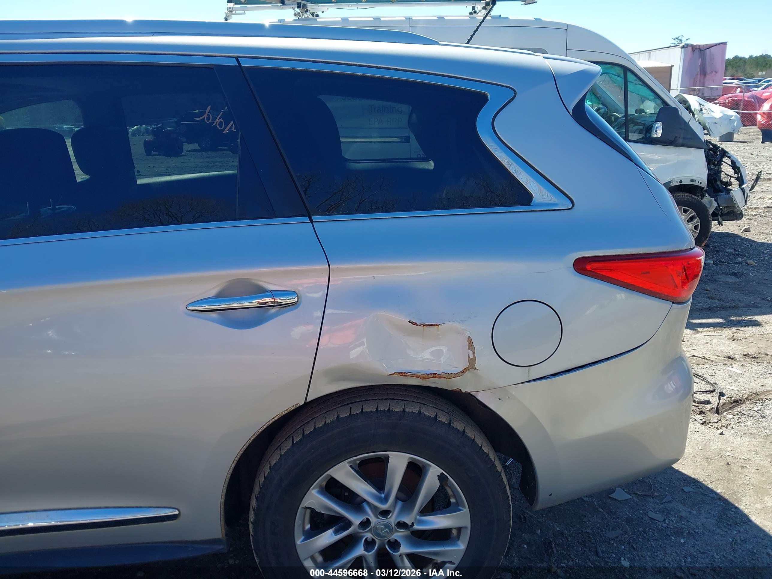 INFINITI JX35 image 6