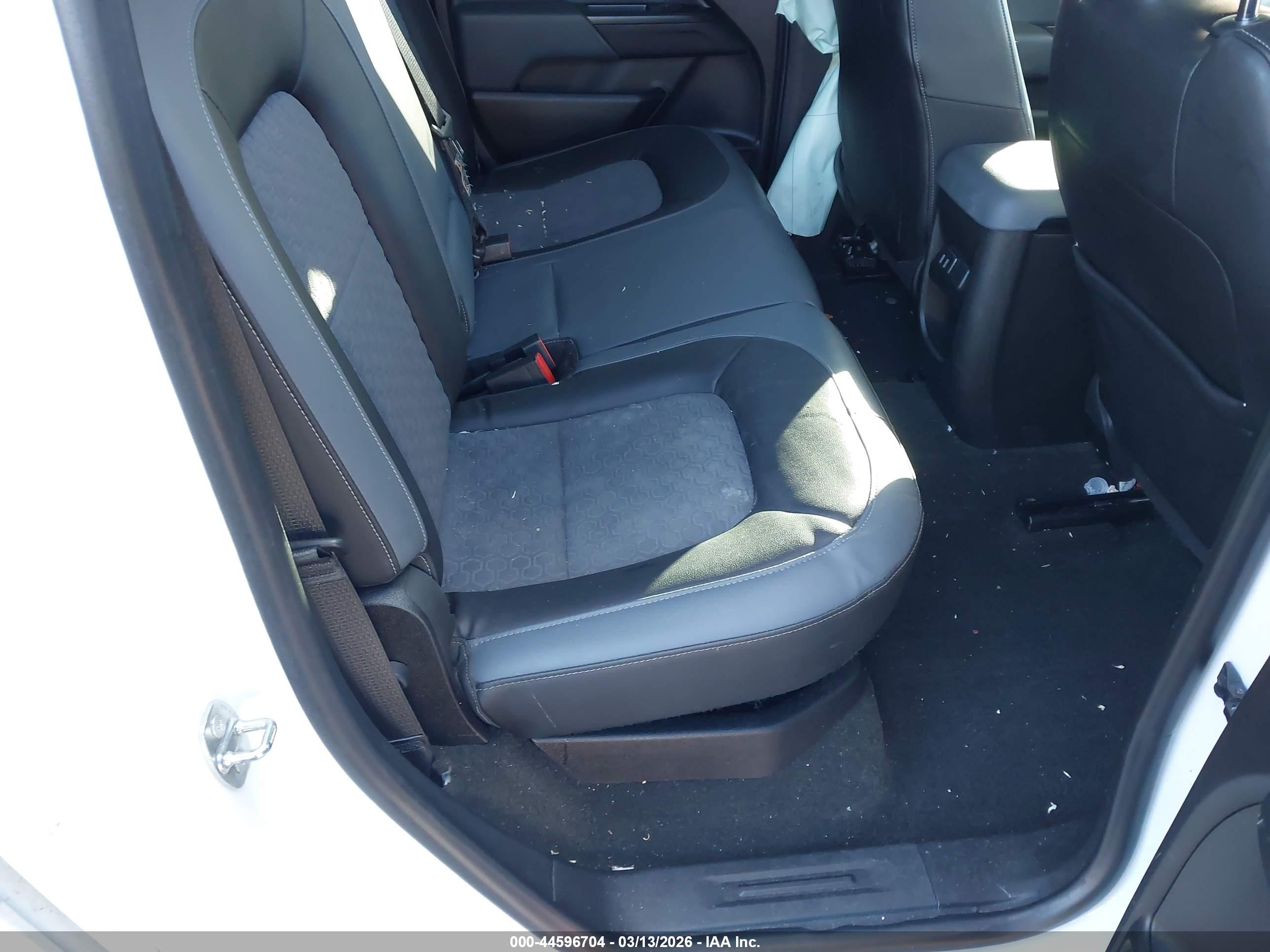 CHEVROLET COLORADO image 8