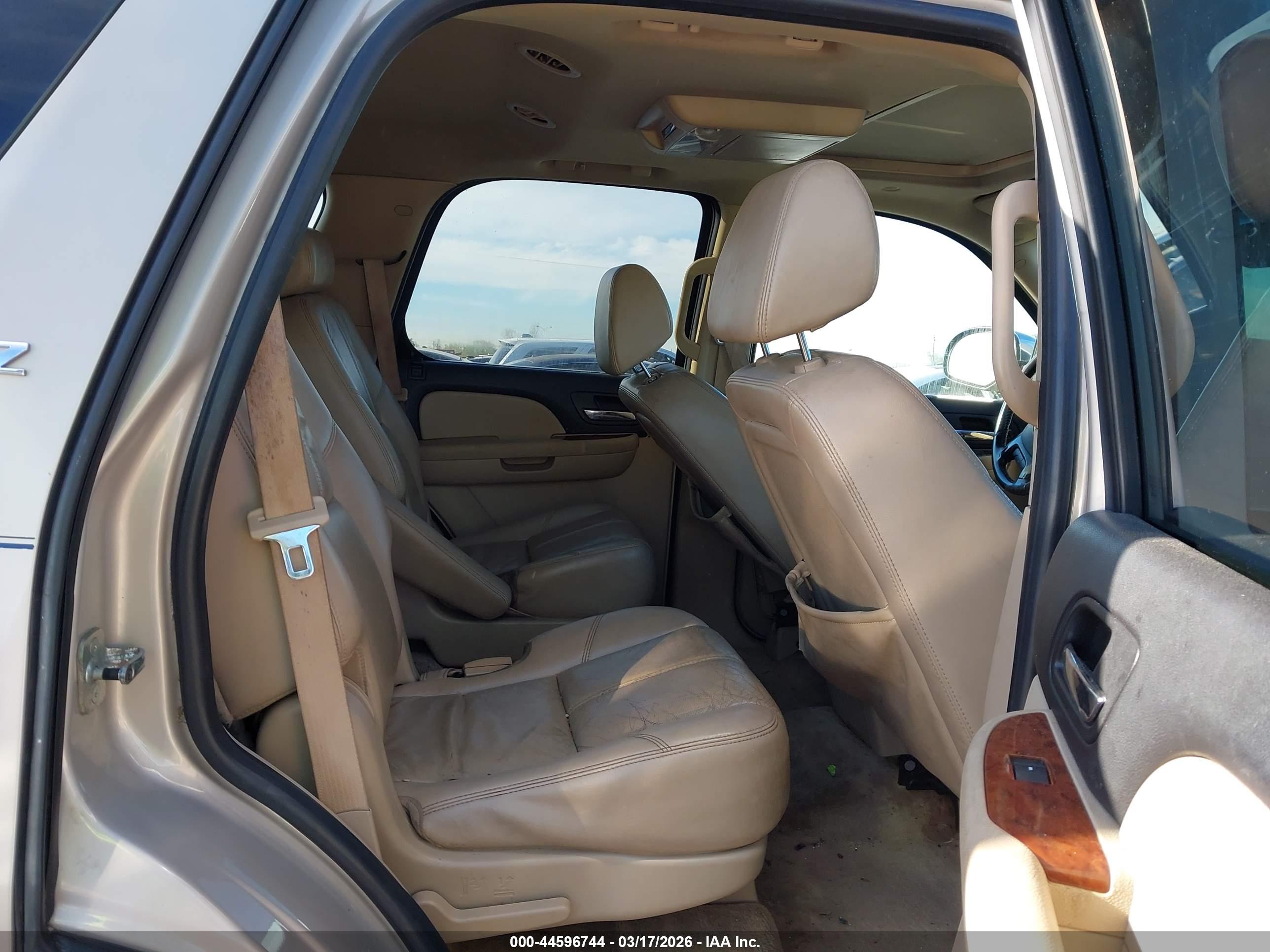 CHEVROLET TAHOE image 8