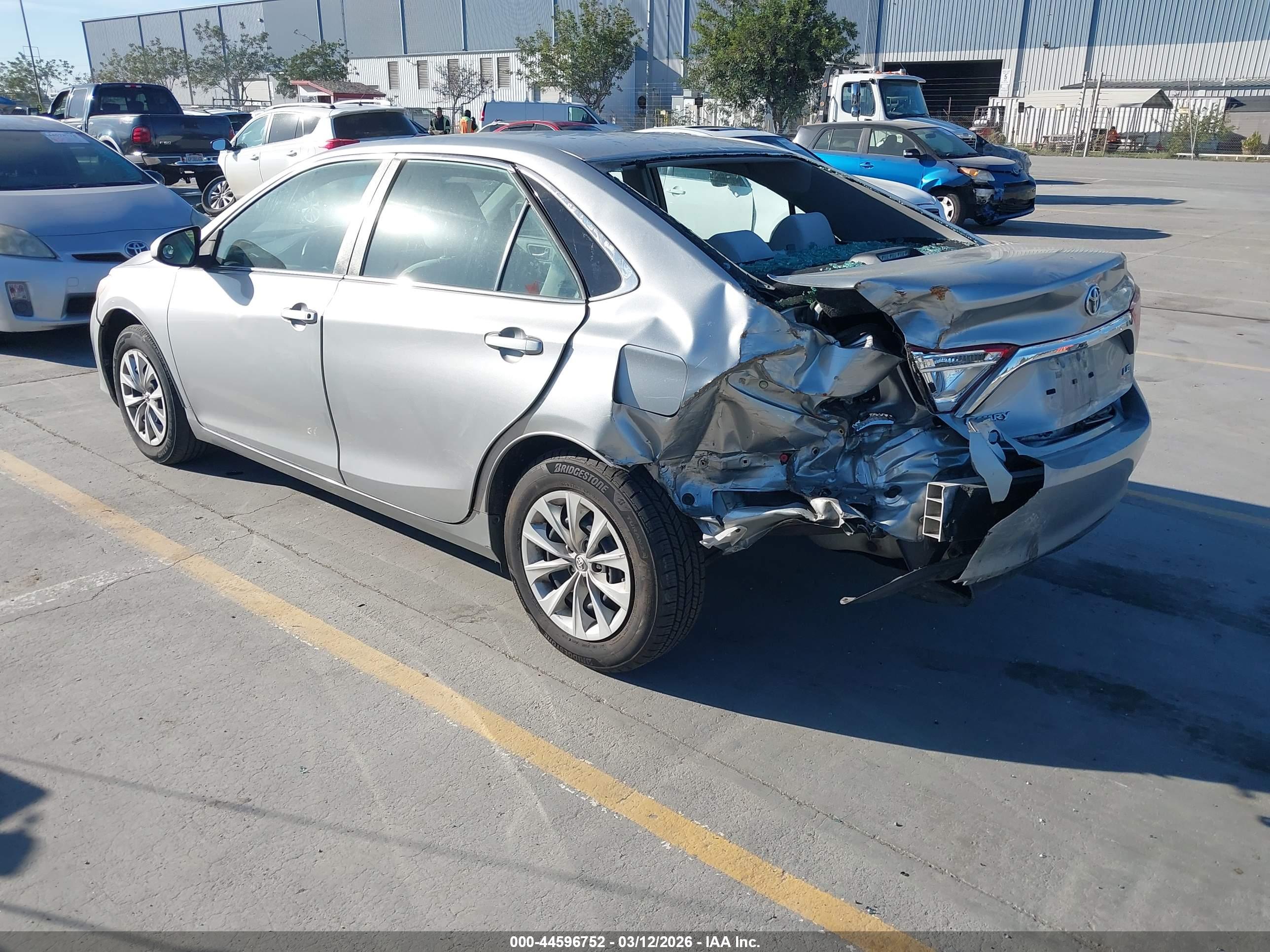 TOYOTA CAMRY image 3