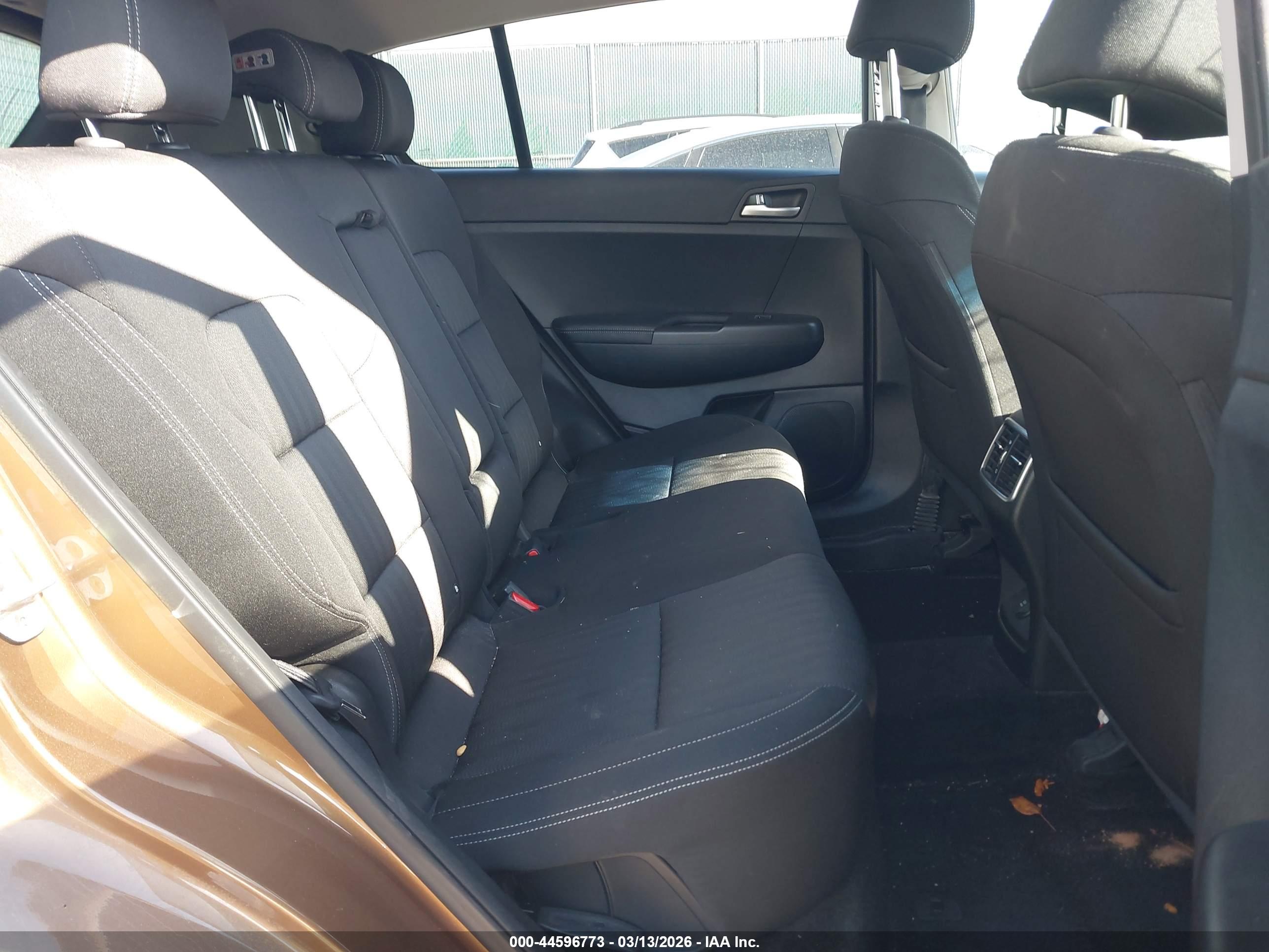 KIA SPORTAGE image 8