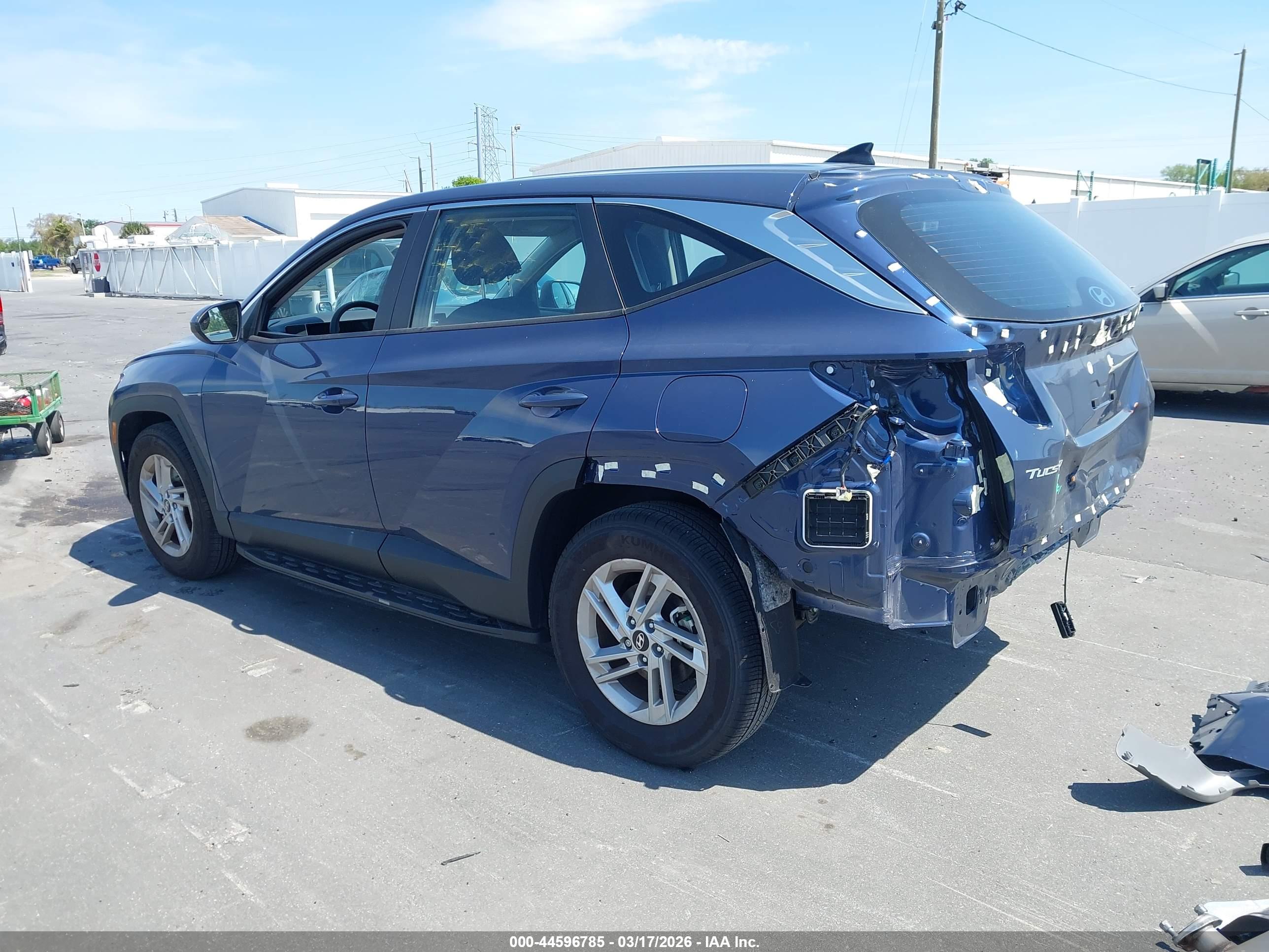 HYUNDAI TUCSON image 3