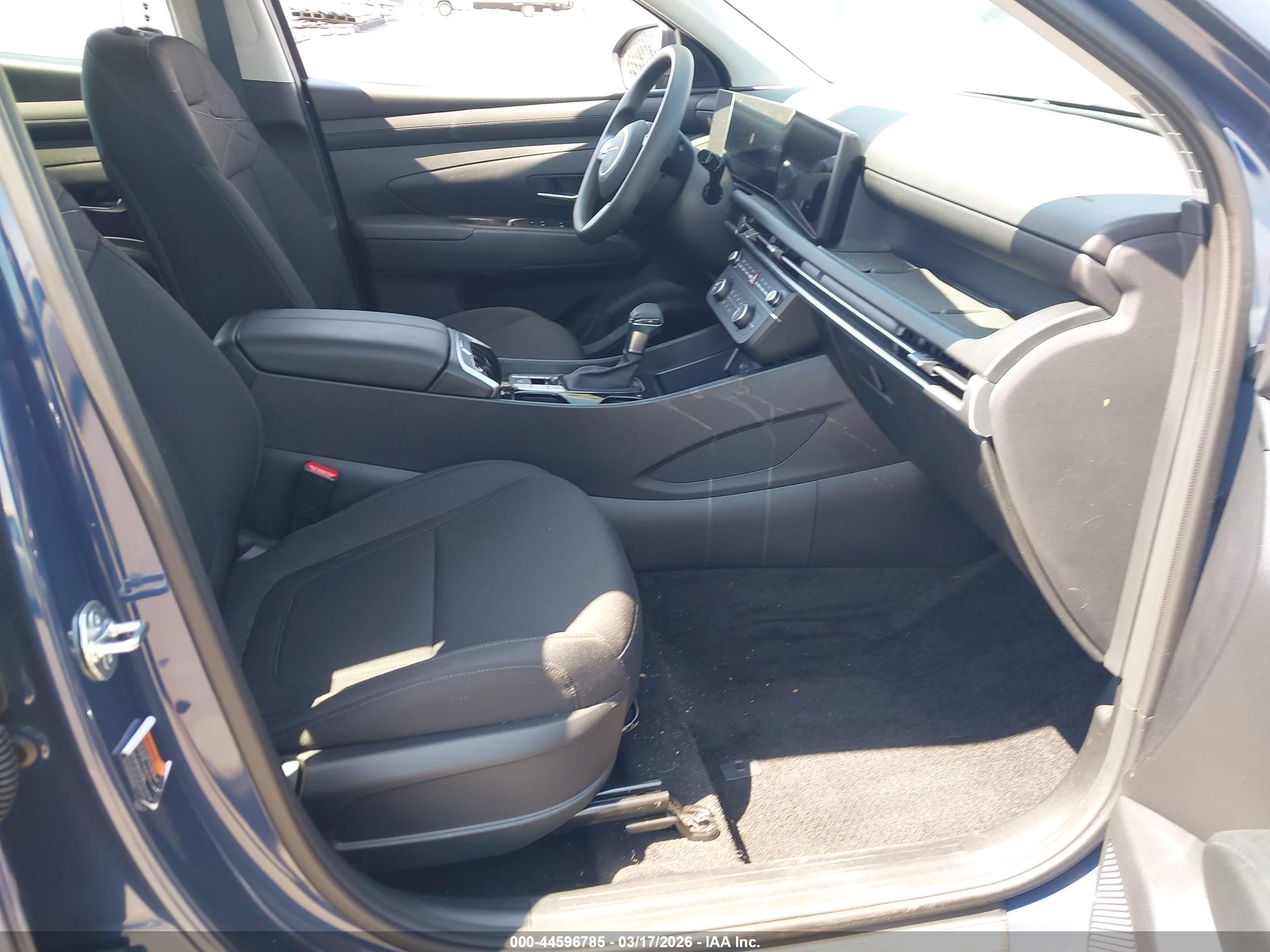 HYUNDAI TUCSON image 5