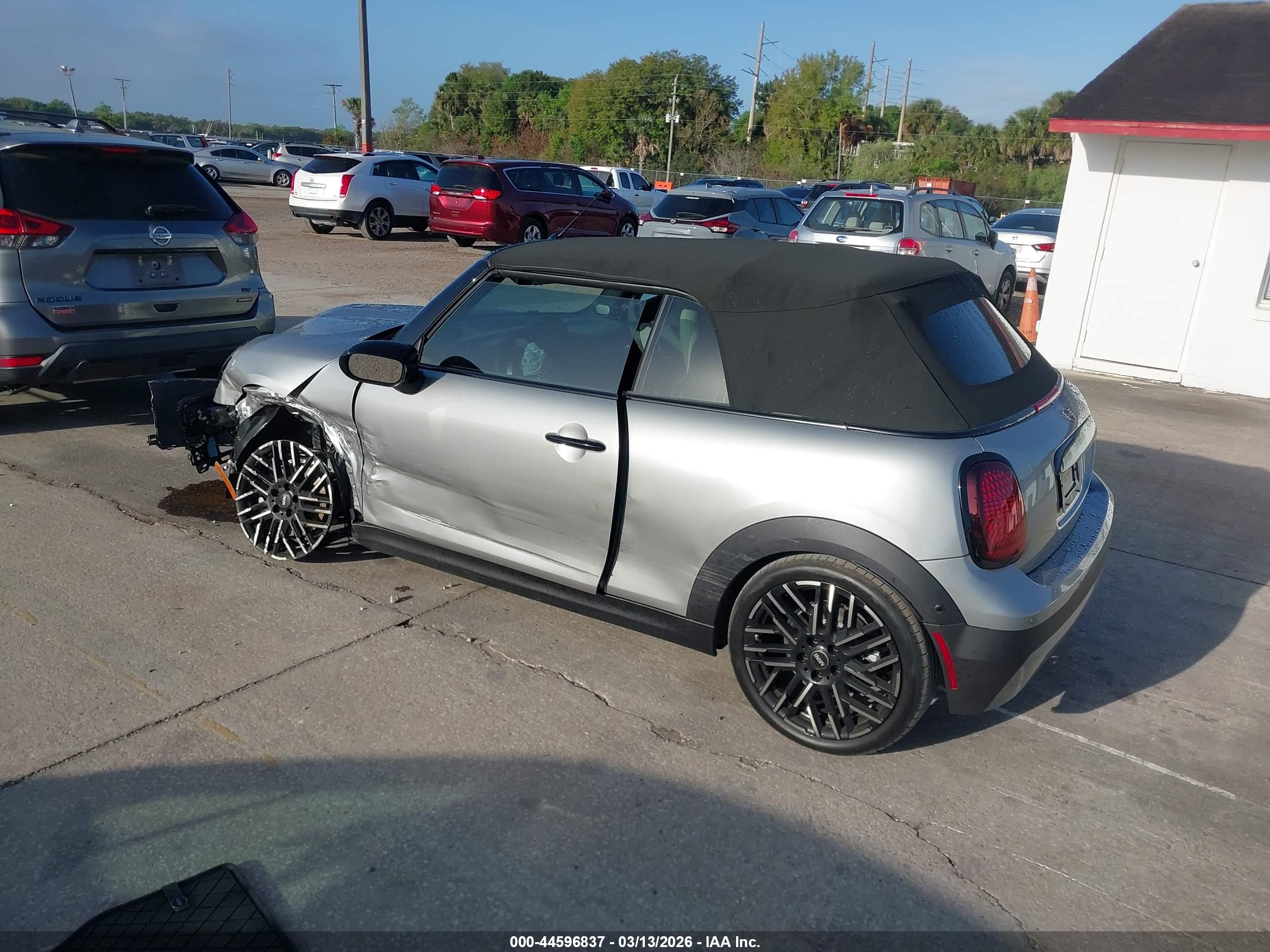 MINI CONVERTIBLE image 3