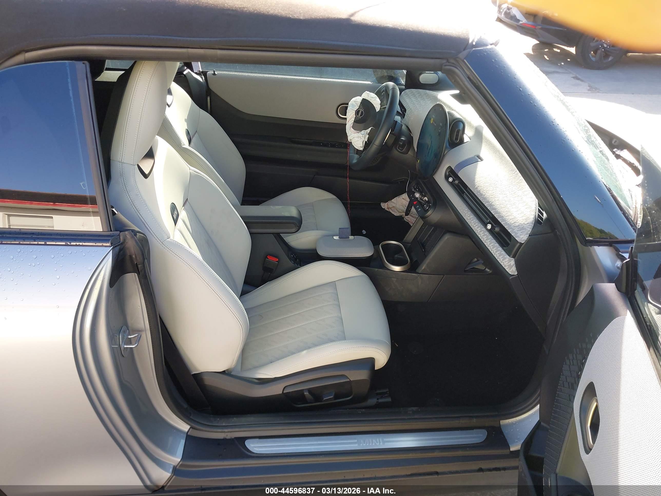 MINI CONVERTIBLE image 5