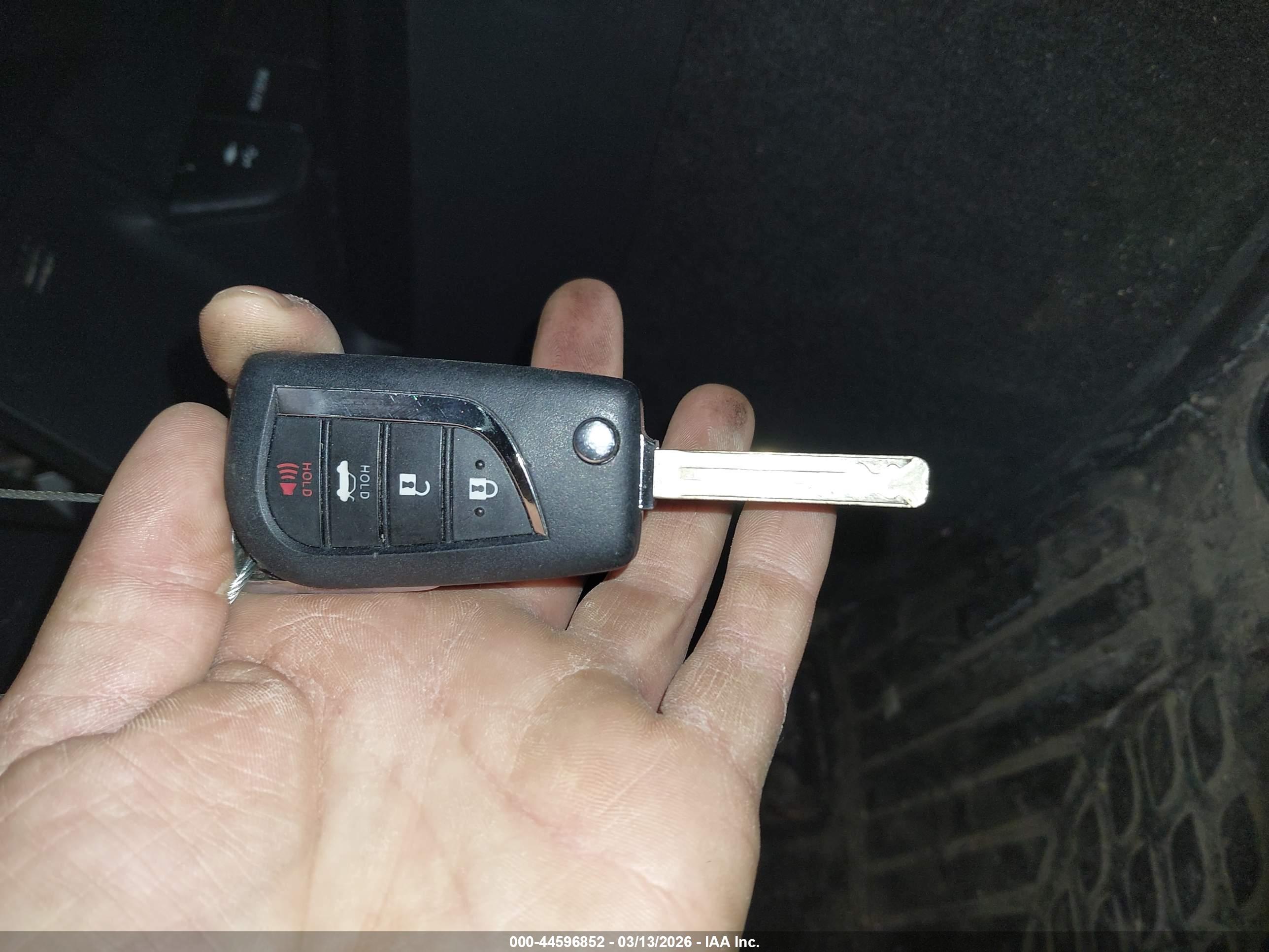 TOYOTA CAMRY image 11