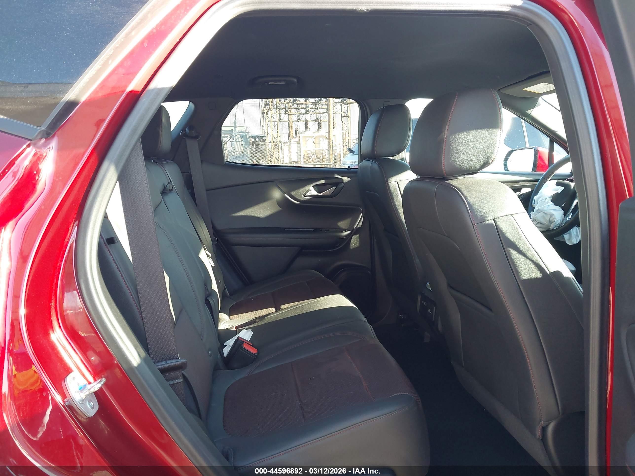 CHEVROLET BLAZER image 8