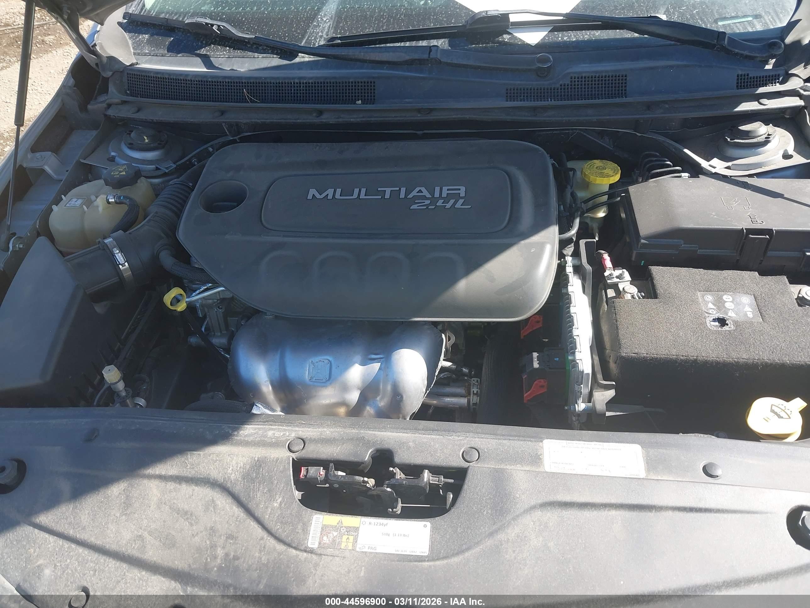 CHRYSLER 200 image 10