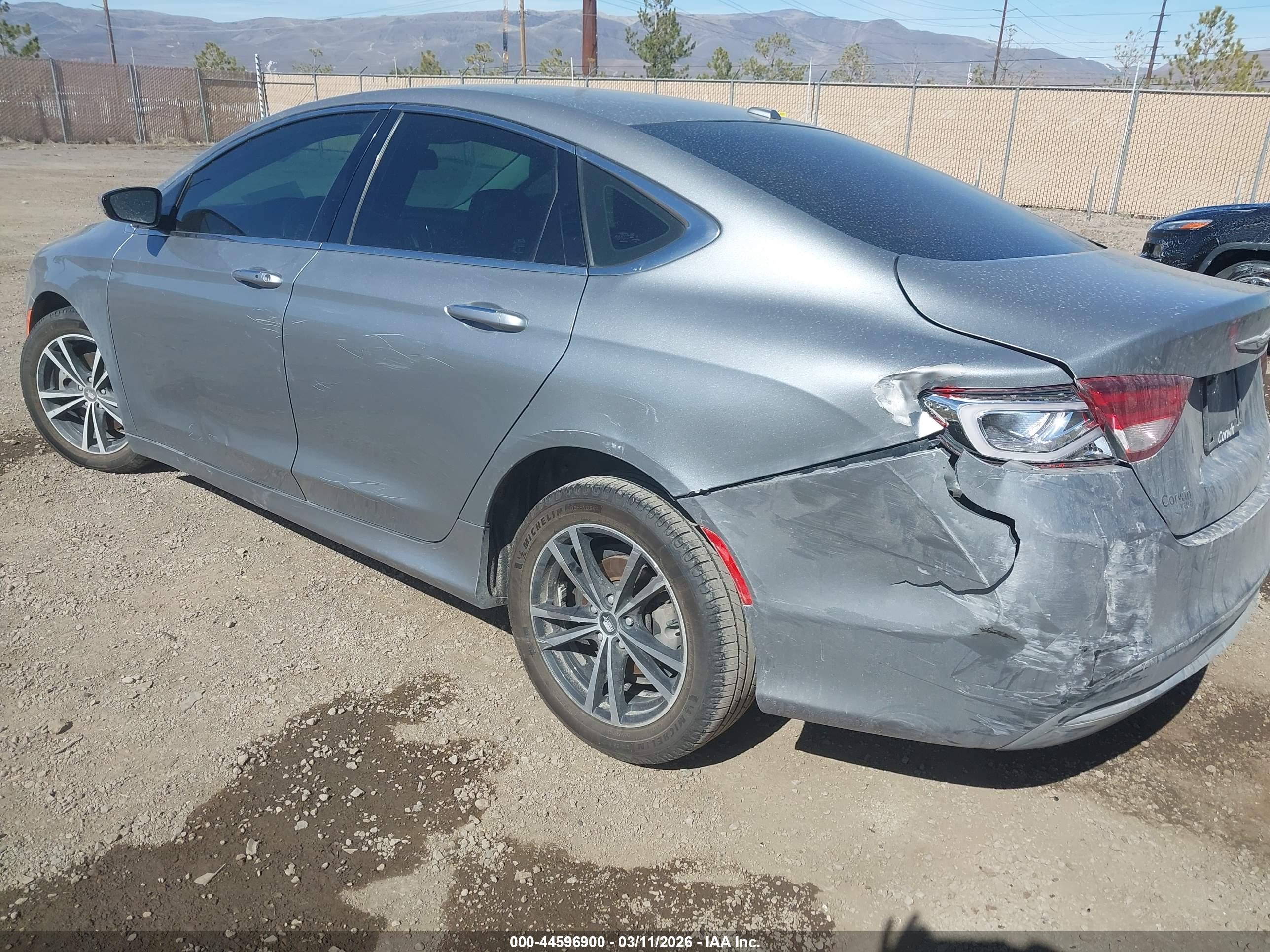 CHRYSLER 200 image 3