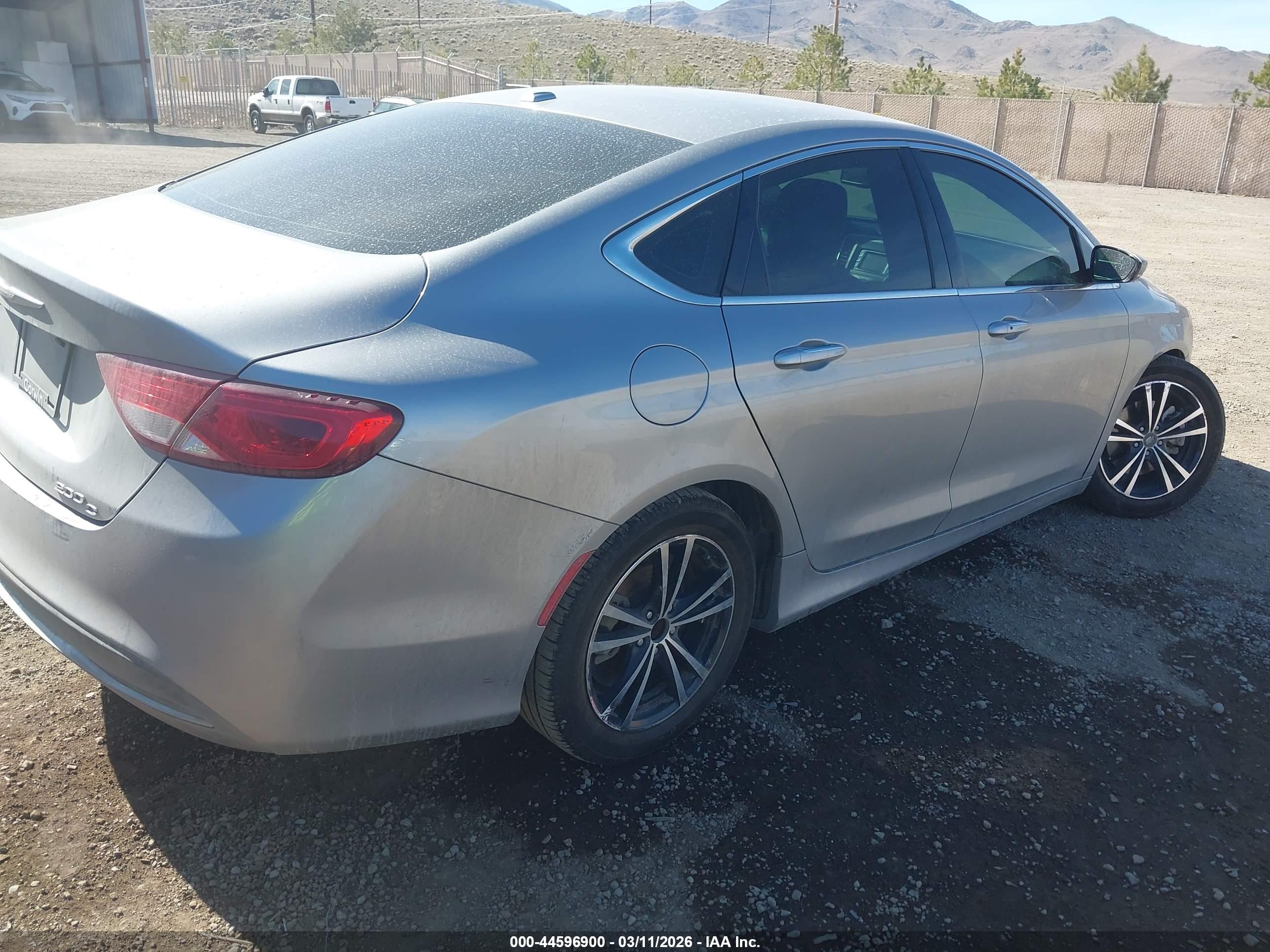 CHRYSLER 200 image 4