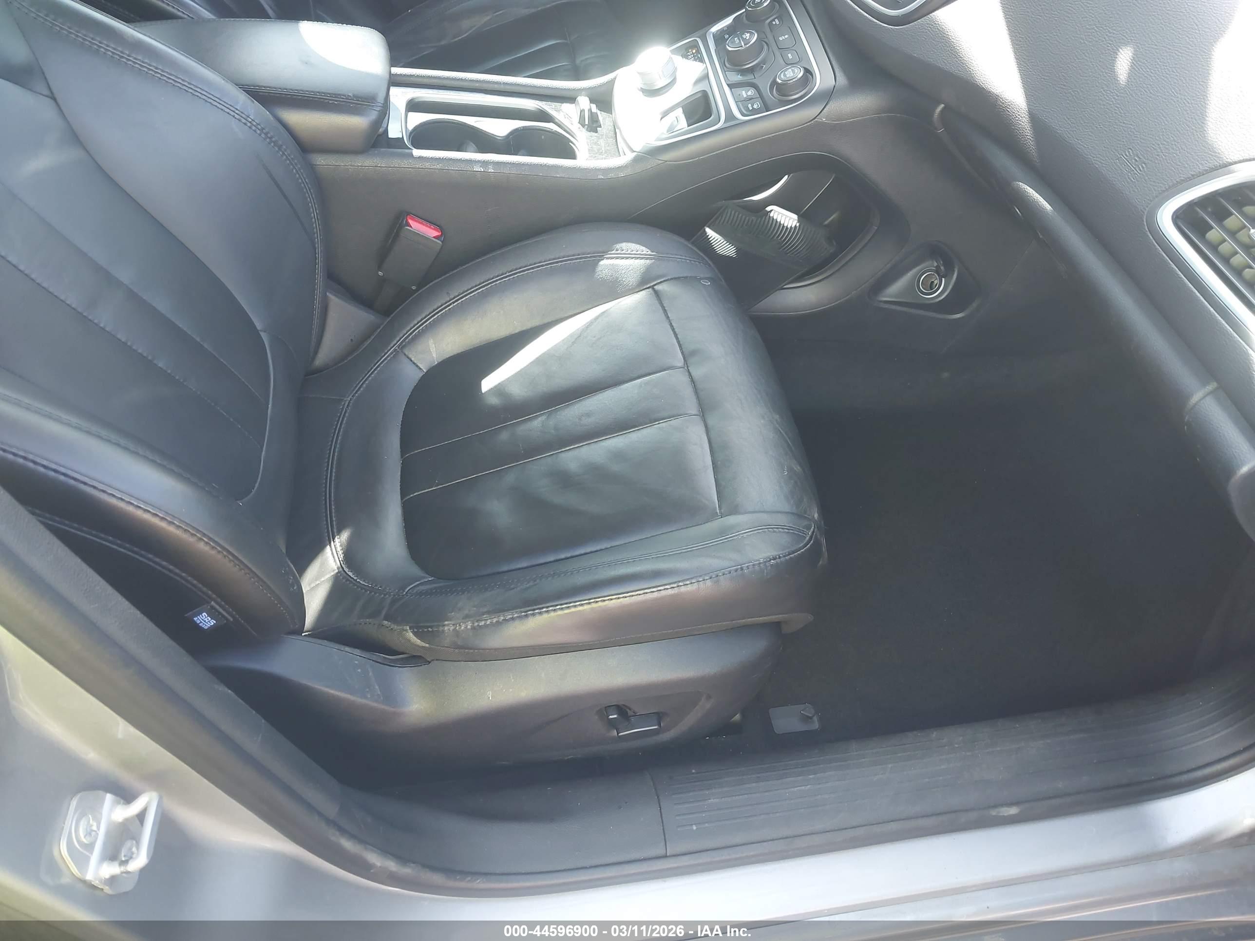 CHRYSLER 200 image 5