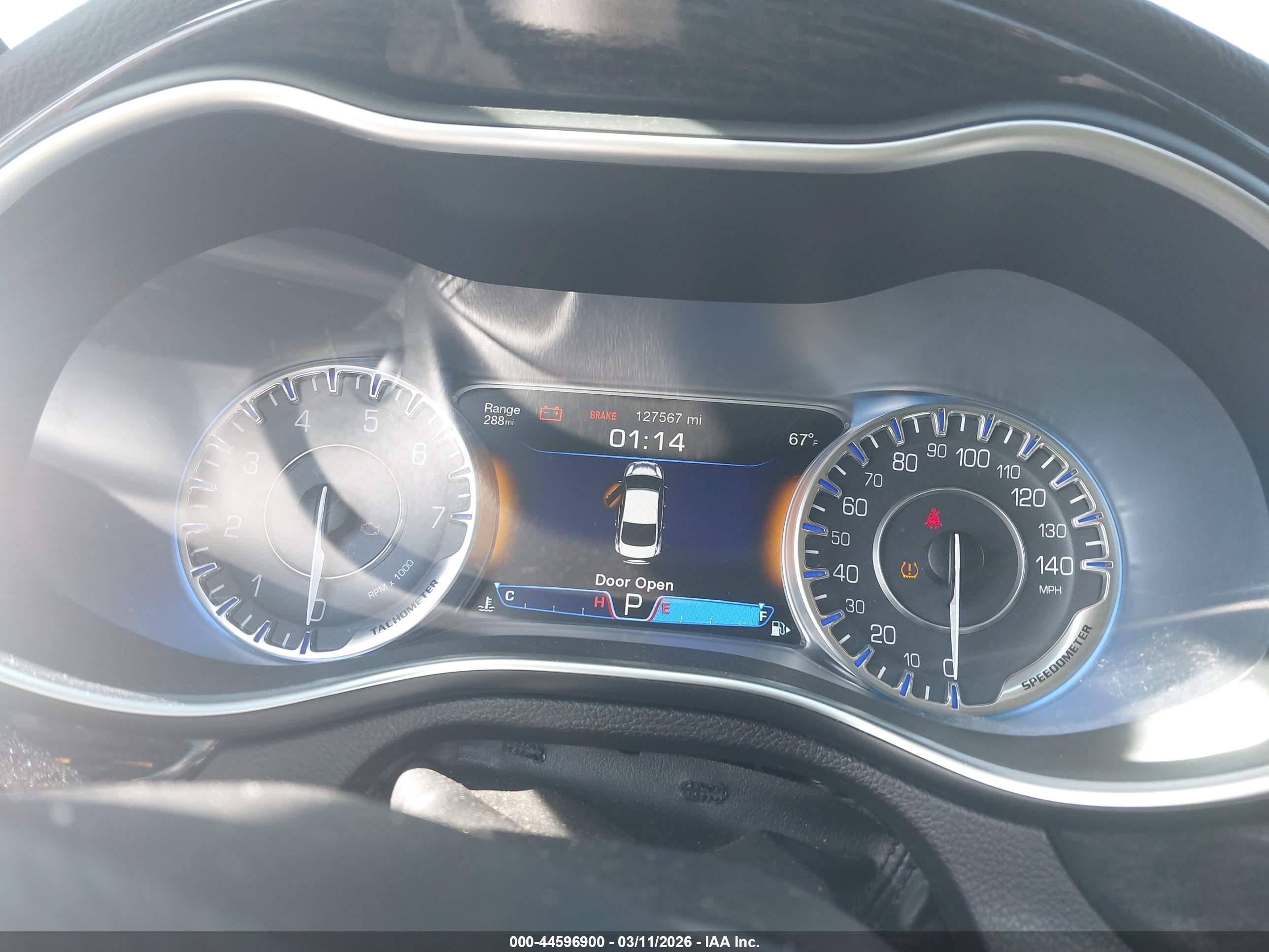CHRYSLER 200 image 7