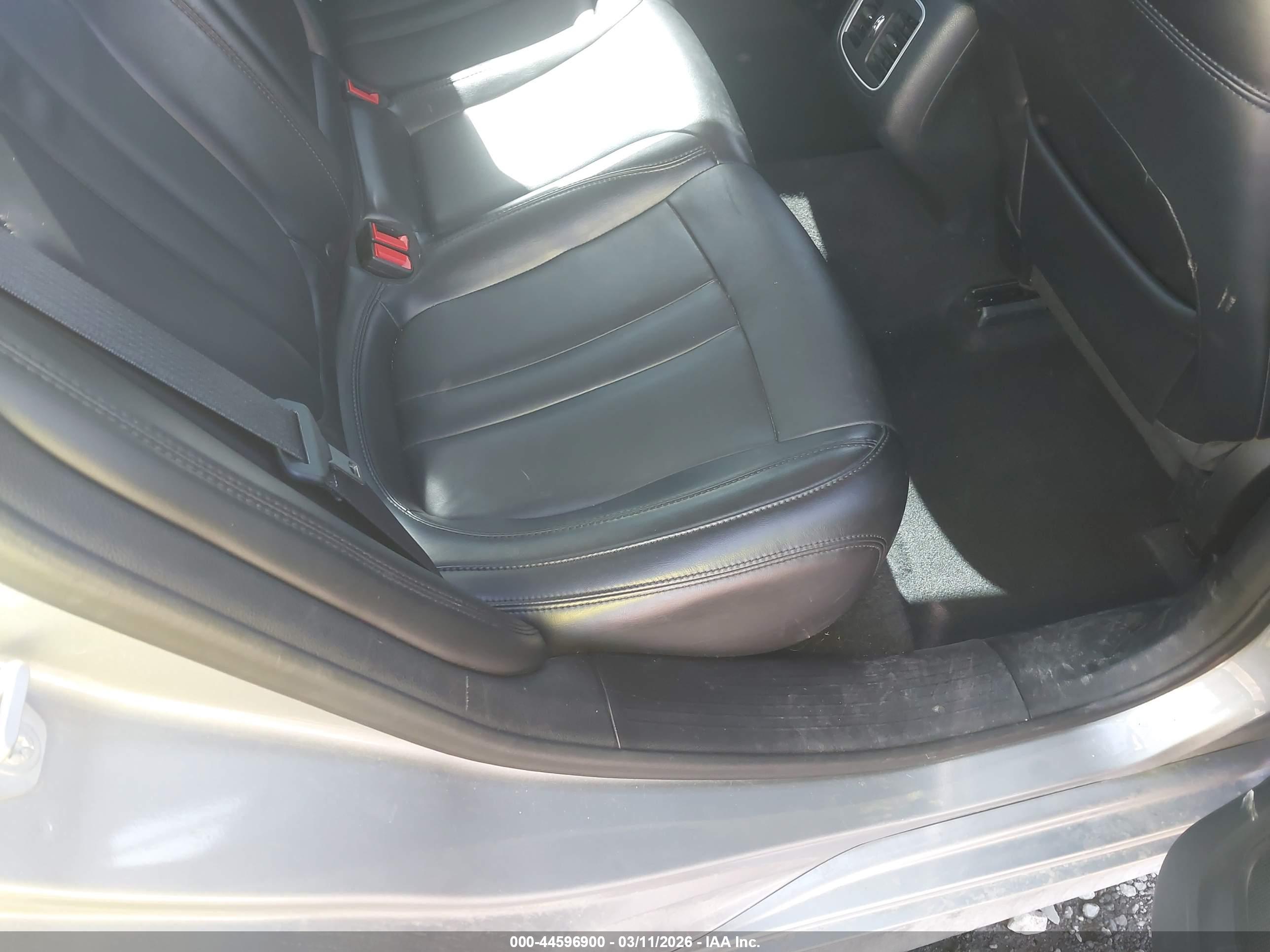 CHRYSLER 200 image 8